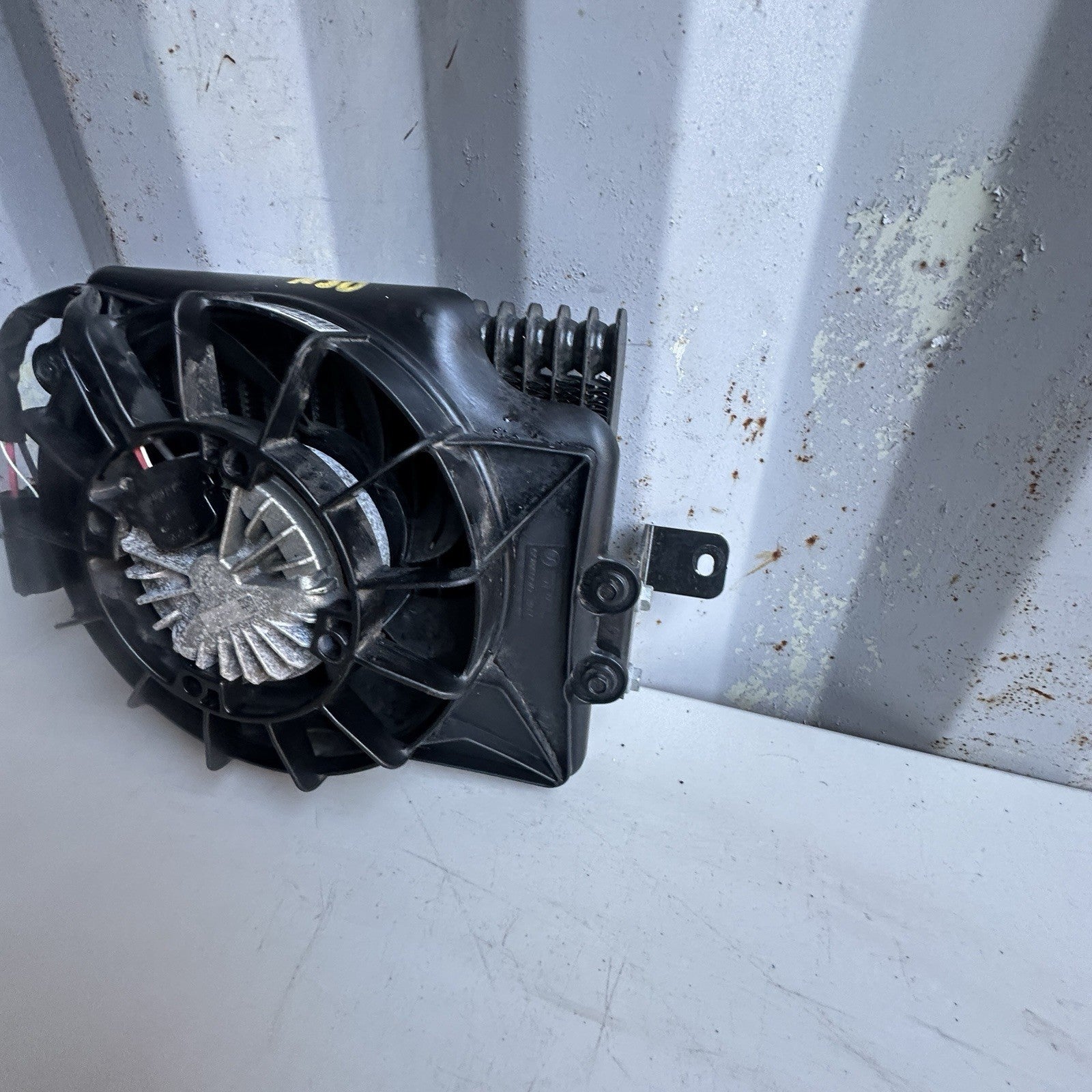 2014-2019 Chevy Corvette Transmission Cooler Fan & Radiator Assembly OEM USED GM