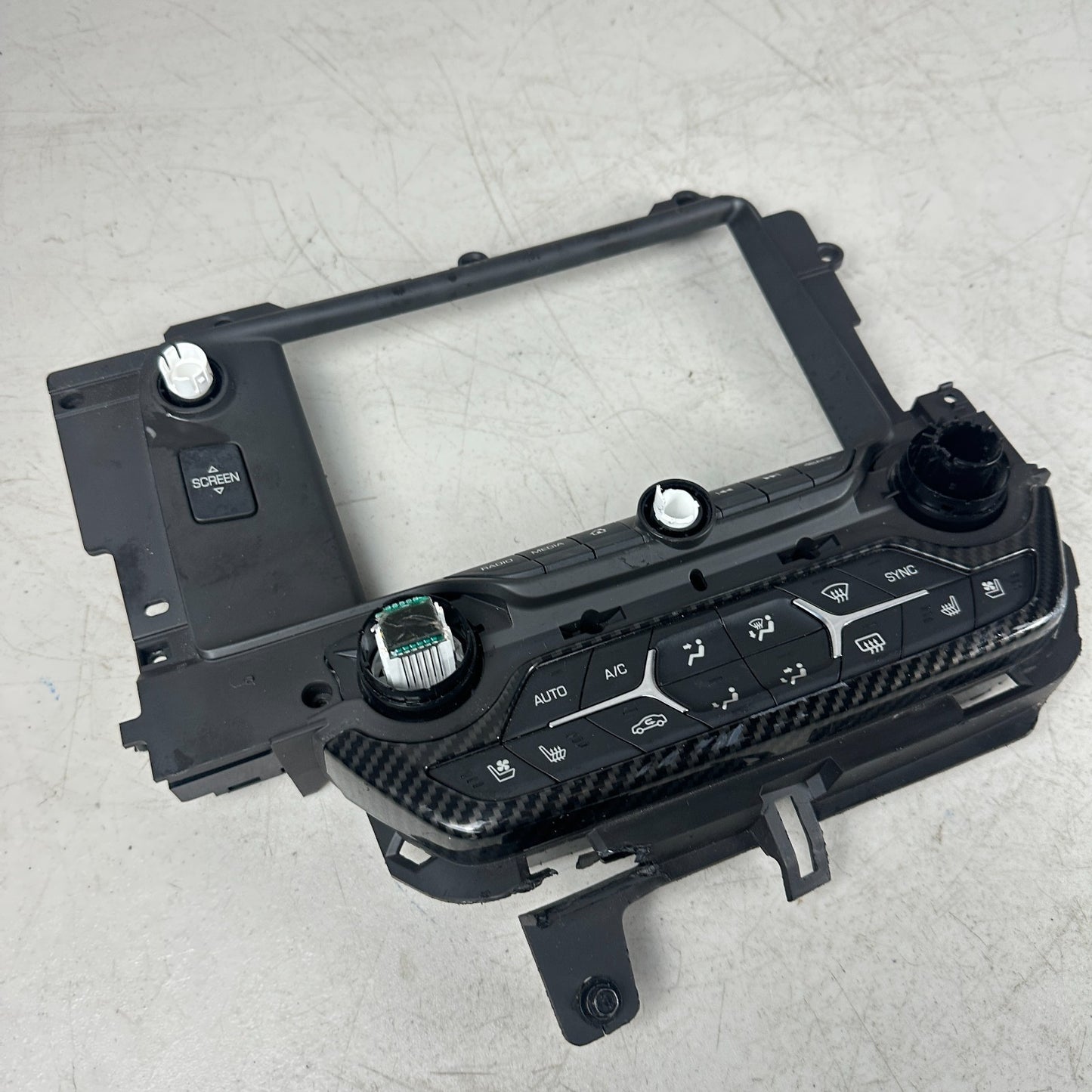 14-19 CHEVROLET CORVETTE DASH AC HEATER CLIMATE AND RADIO CONTROL UNIT PANEL OEM