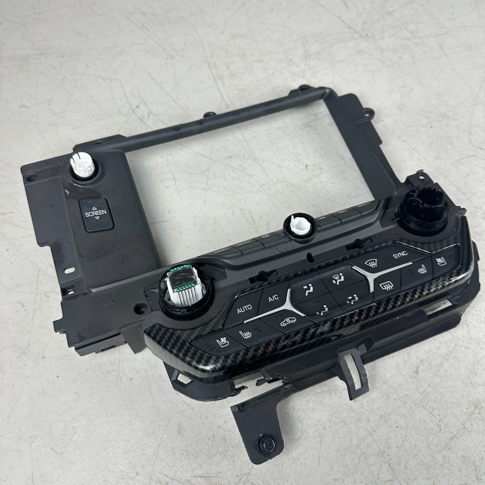 14-19 CHEVROLET CORVETTE DASH AC HEATER CLIMATE AND RADIO CONTROL UNIT PANEL OEM