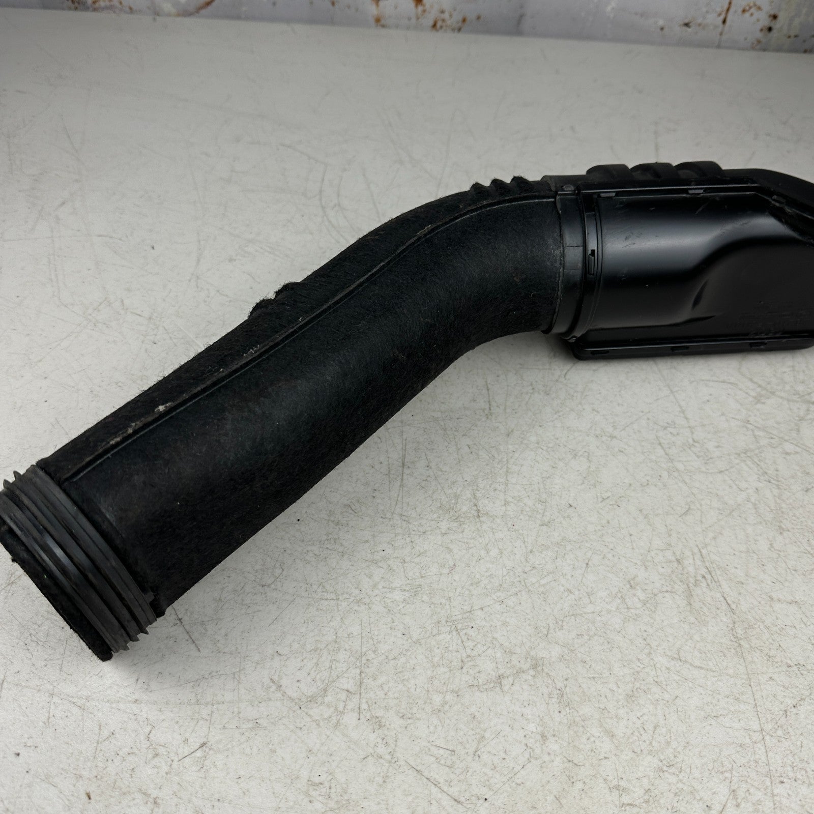 2016 - 2020 HYUNDAI ELANTRA AIR INTAKE INLET B DUCT TUBE 28210-F3000 OEM