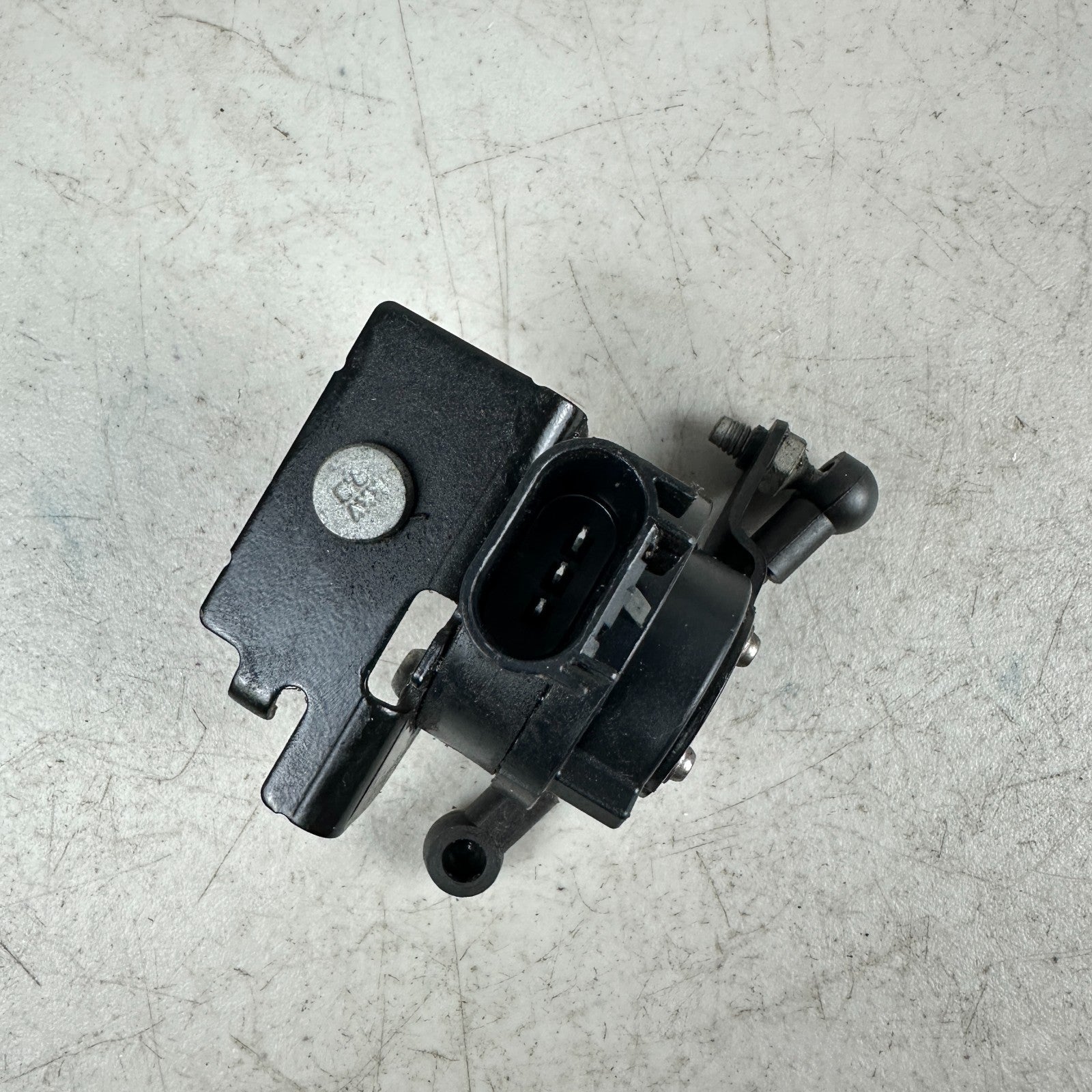 2014-2019 CHEVROLET CORVETTE C7 FRONT LEFT SIDE HEADLIGHT LEVEL RIDE SENSOR OEM