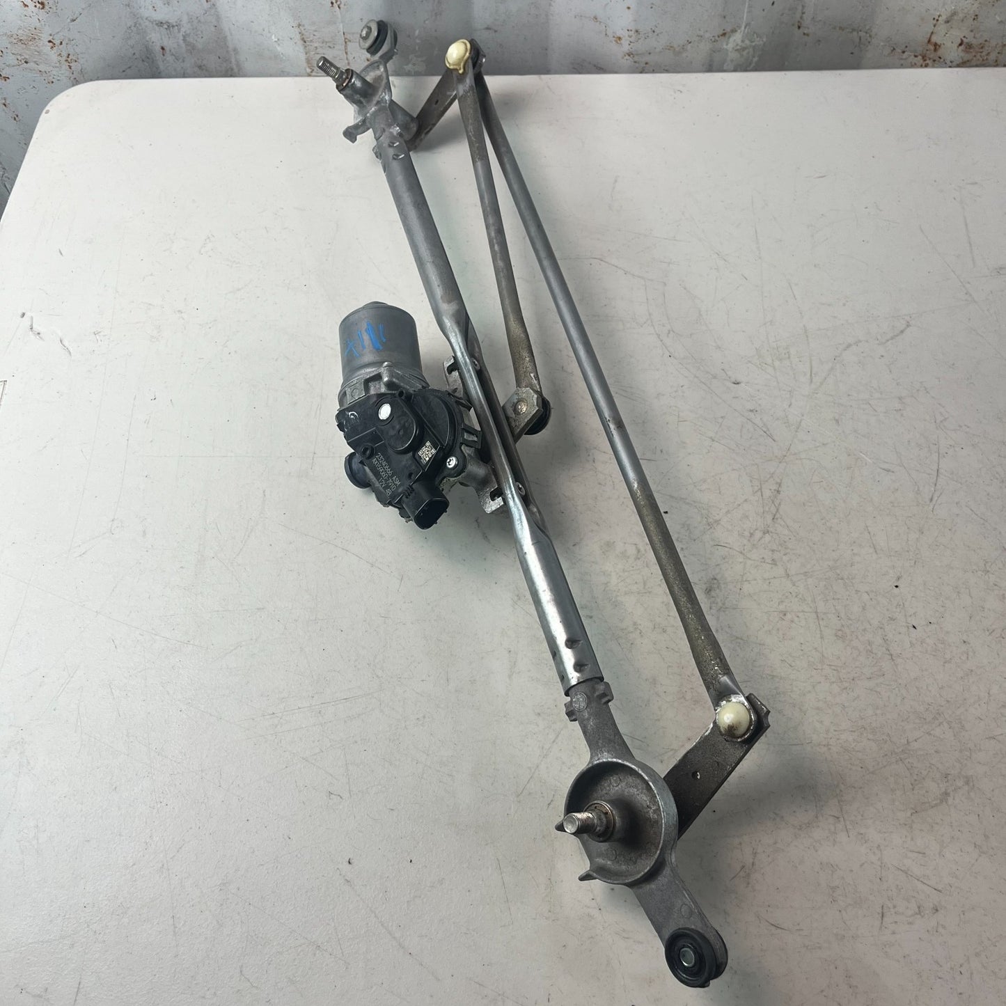 2016-2024 CHEVROLET CAMARO FRONT WINDSHIELD WINDOW WIPER MOTOR LINKAGE OEM
