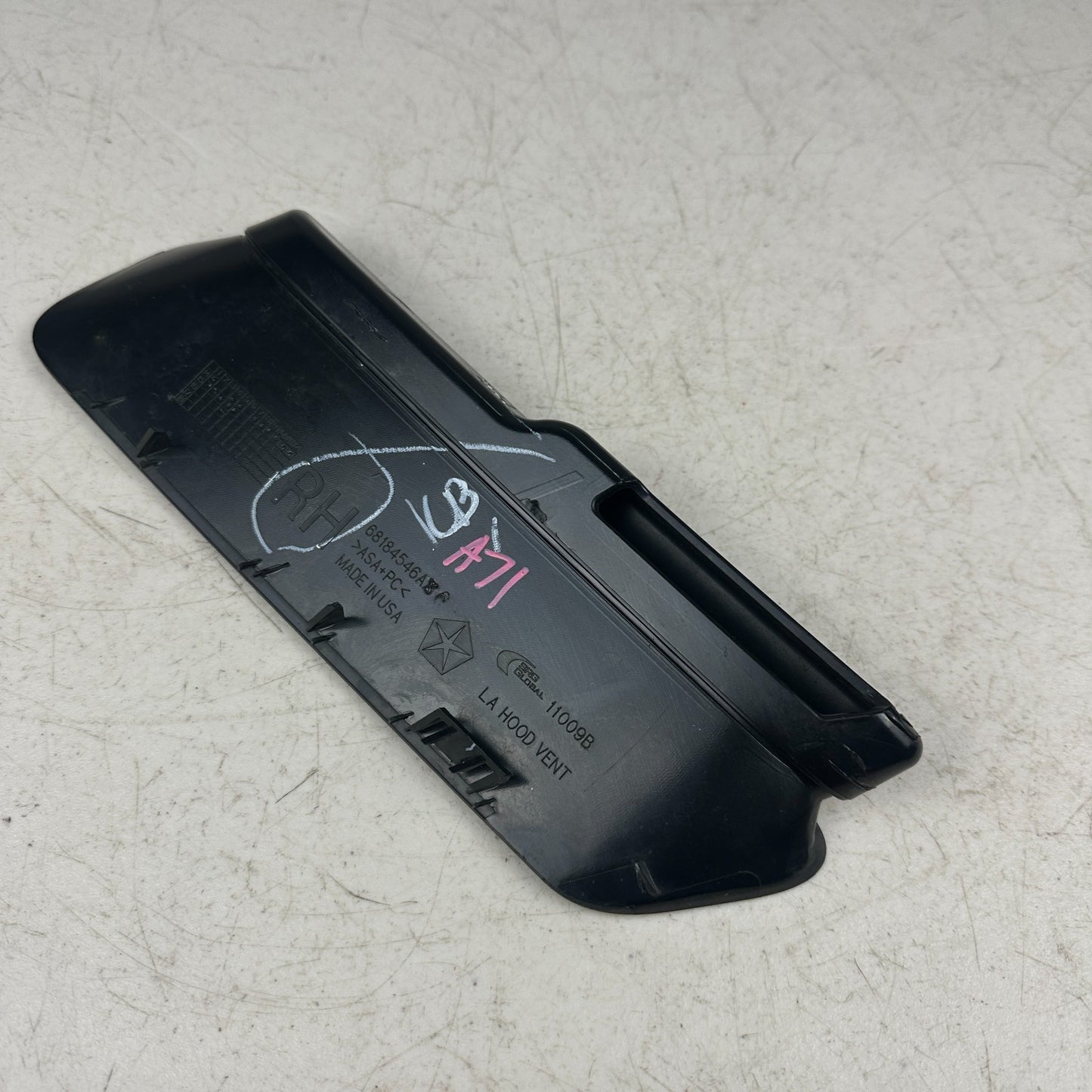 2015-2023 DODGE CHALLENGER FRONT HOOD BONNET RIGHT SIDE BEZEL GRILLE MOLDING OEM
