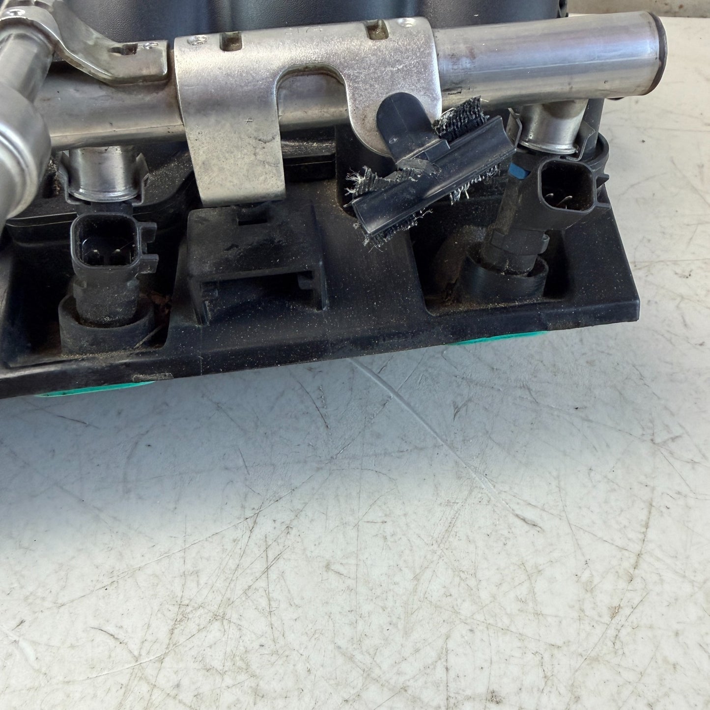 05-07 LS2 CHEVROLET CORVETTE C6 INTAKE MANIFOLD W/ FUEL INJECTION RAIL 12595285