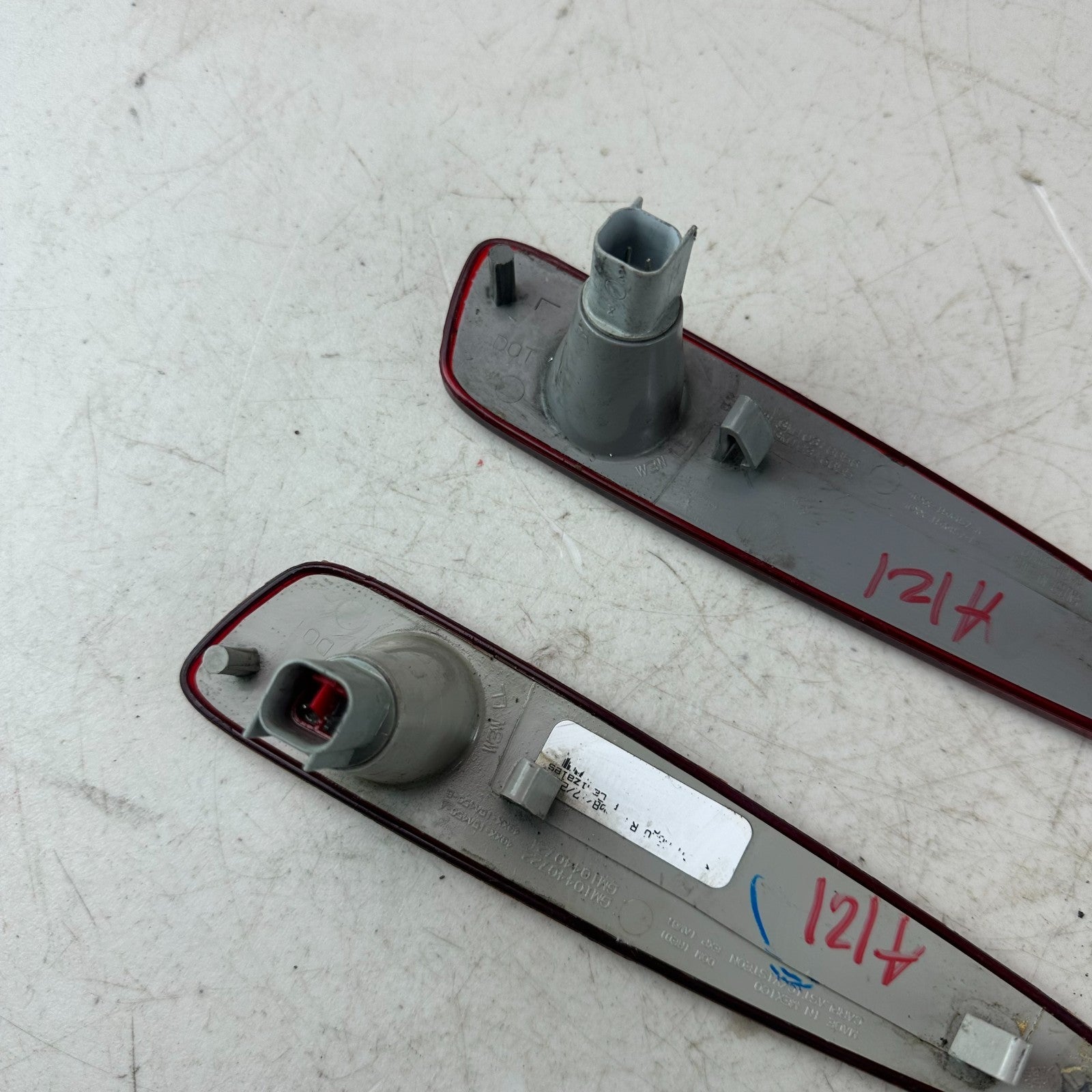 2005-2013 CHEVROLET CORVETTE C6 REAR LEFT & RIGHT MARKER LIGHT PAIR 10440722 OEM