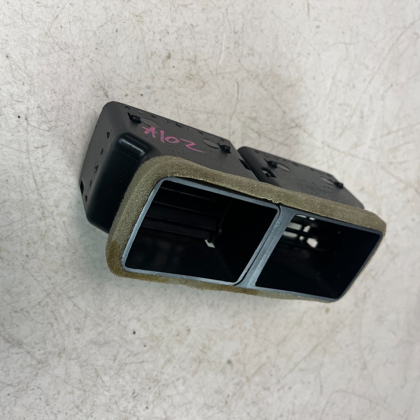 08-15 CADILLAC CTS-V REAR CENTER CONSOLE AC HEATER AIR VENT GRILLE 25749648 OEM