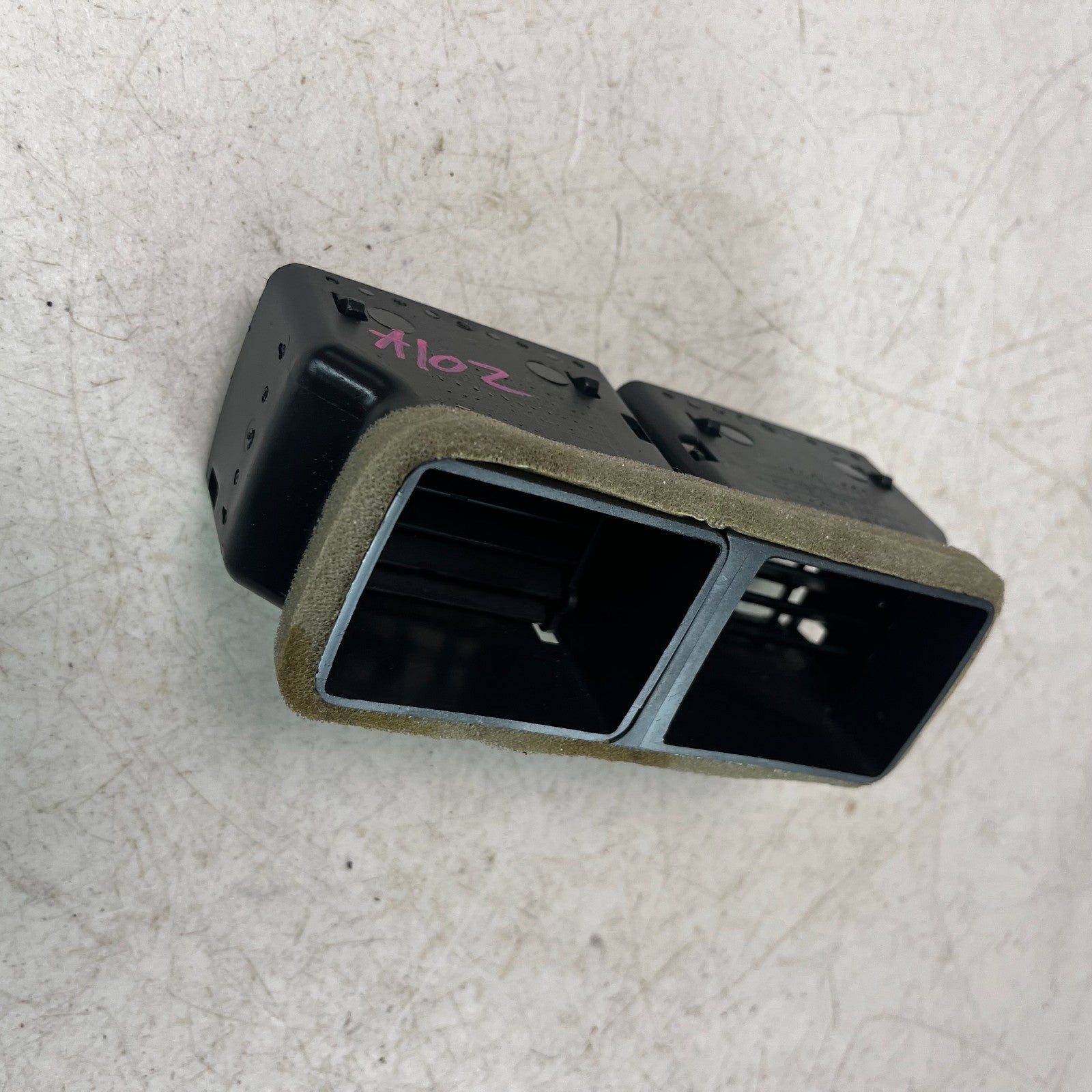 08-15 CADILLAC CTS-V REAR CENTER CONSOLE AC HEATER AIR VENT GRILLE 25749648 OEM