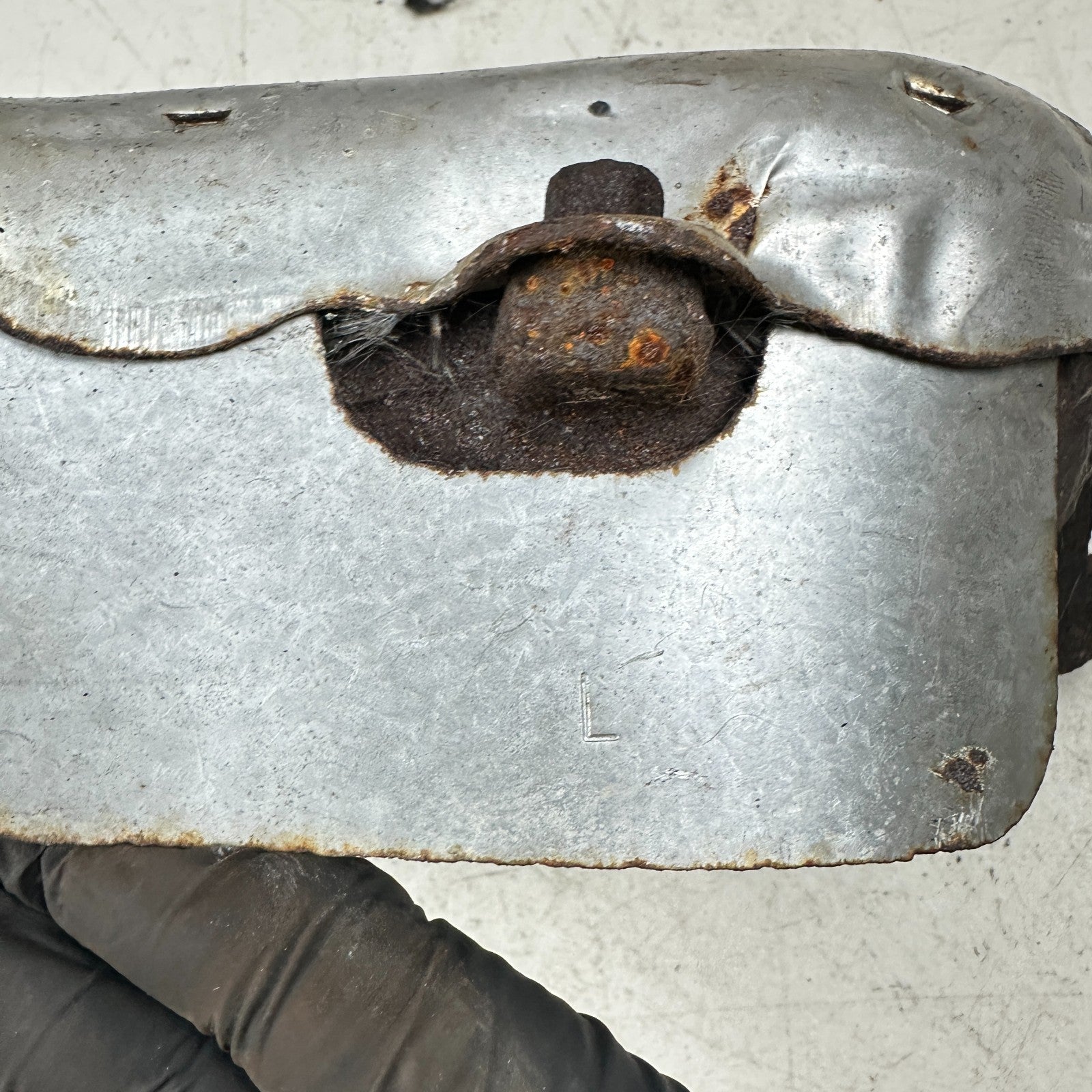 05-13 CHEVROLET CORVETTE LEFT DRIVER SIDE ENGINE MOTOR EXHAUST MANIFOLD ASSY OEM