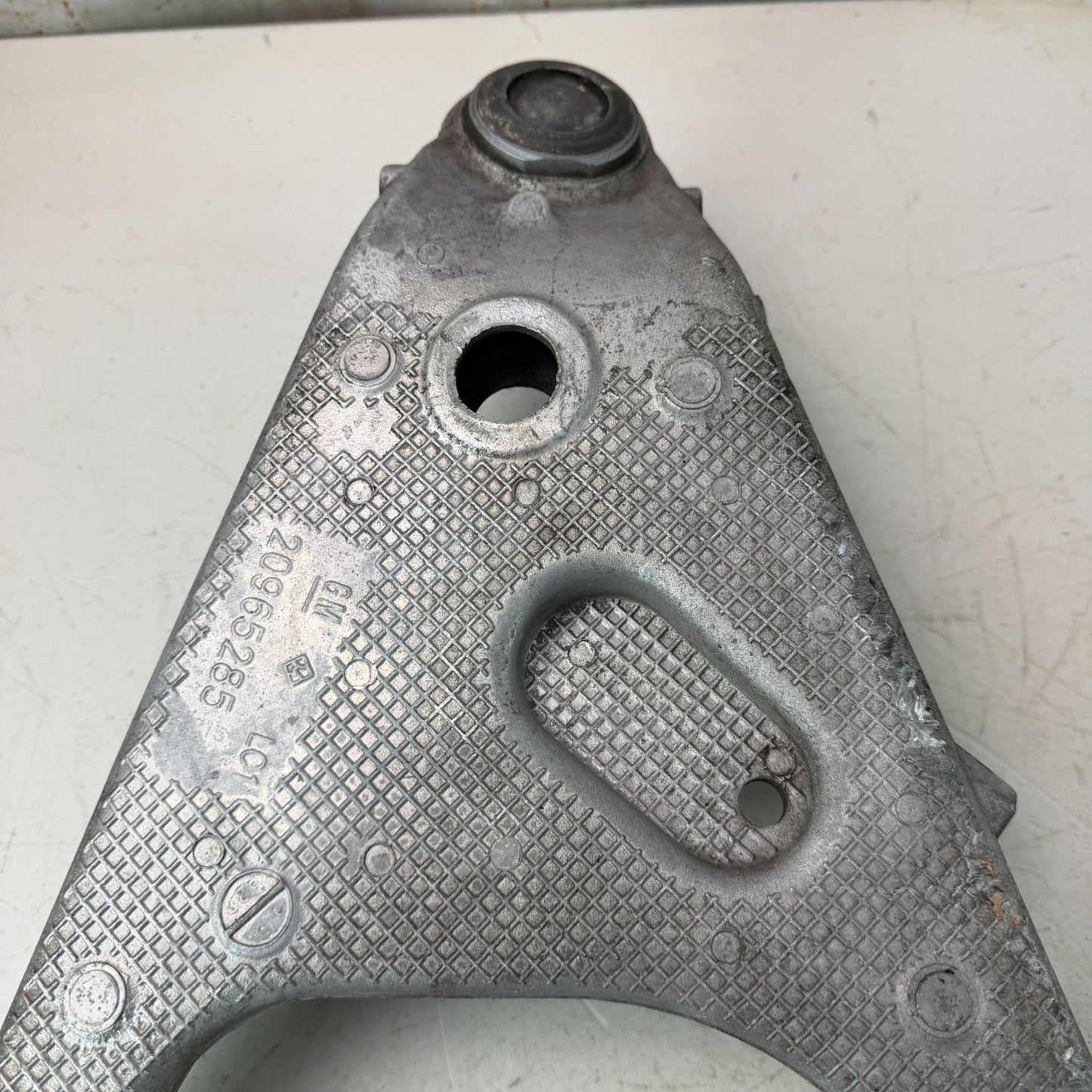 2014-2019 CHEVROLET CORVETTE REAR LEFT DRIVER SIDE LOWER CONTROL ARM 20965285