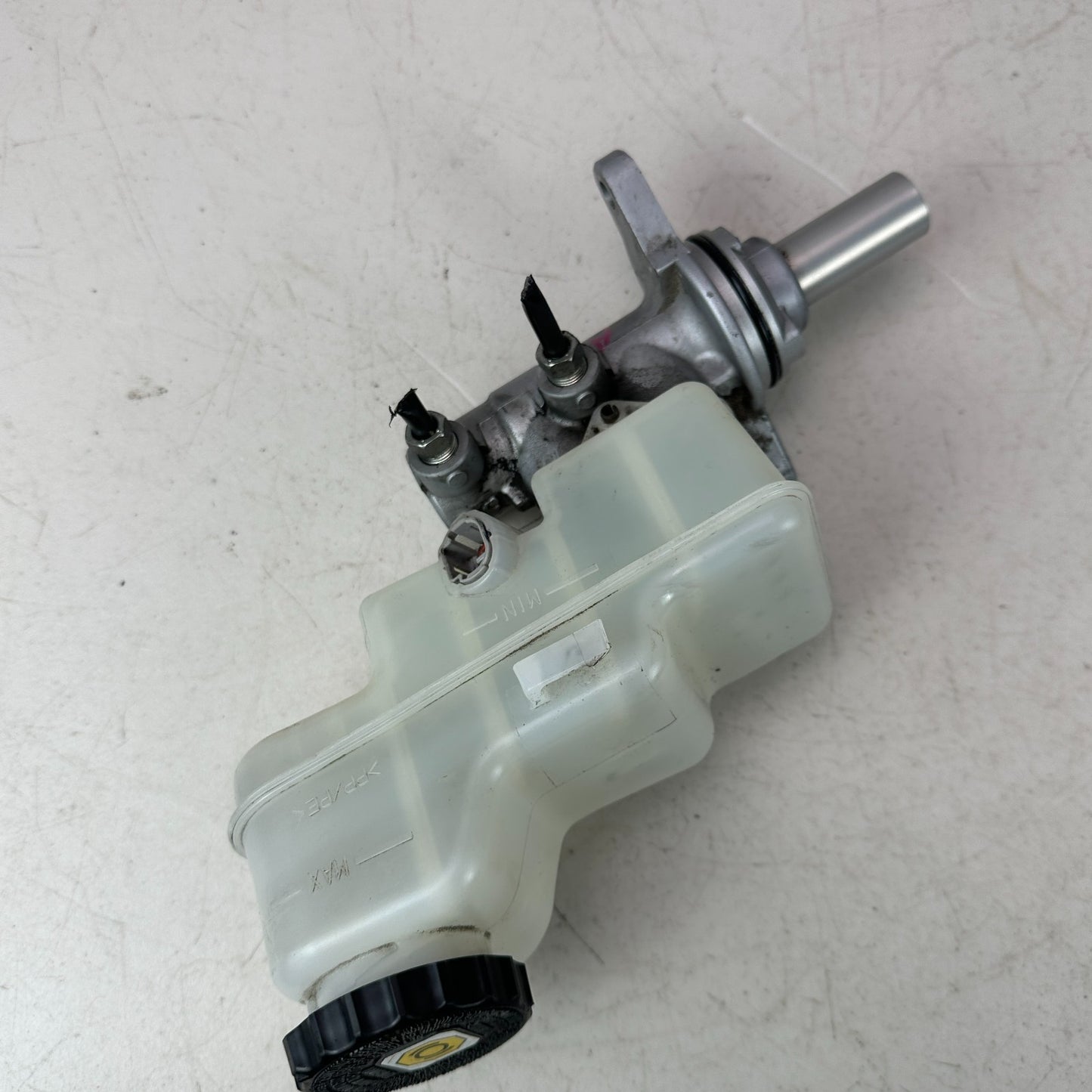 2019-2023 TOYOTA COROLLA BRAKE BOOSTER MASTER CYLINDER W/ RESERVOIR TANK OEM