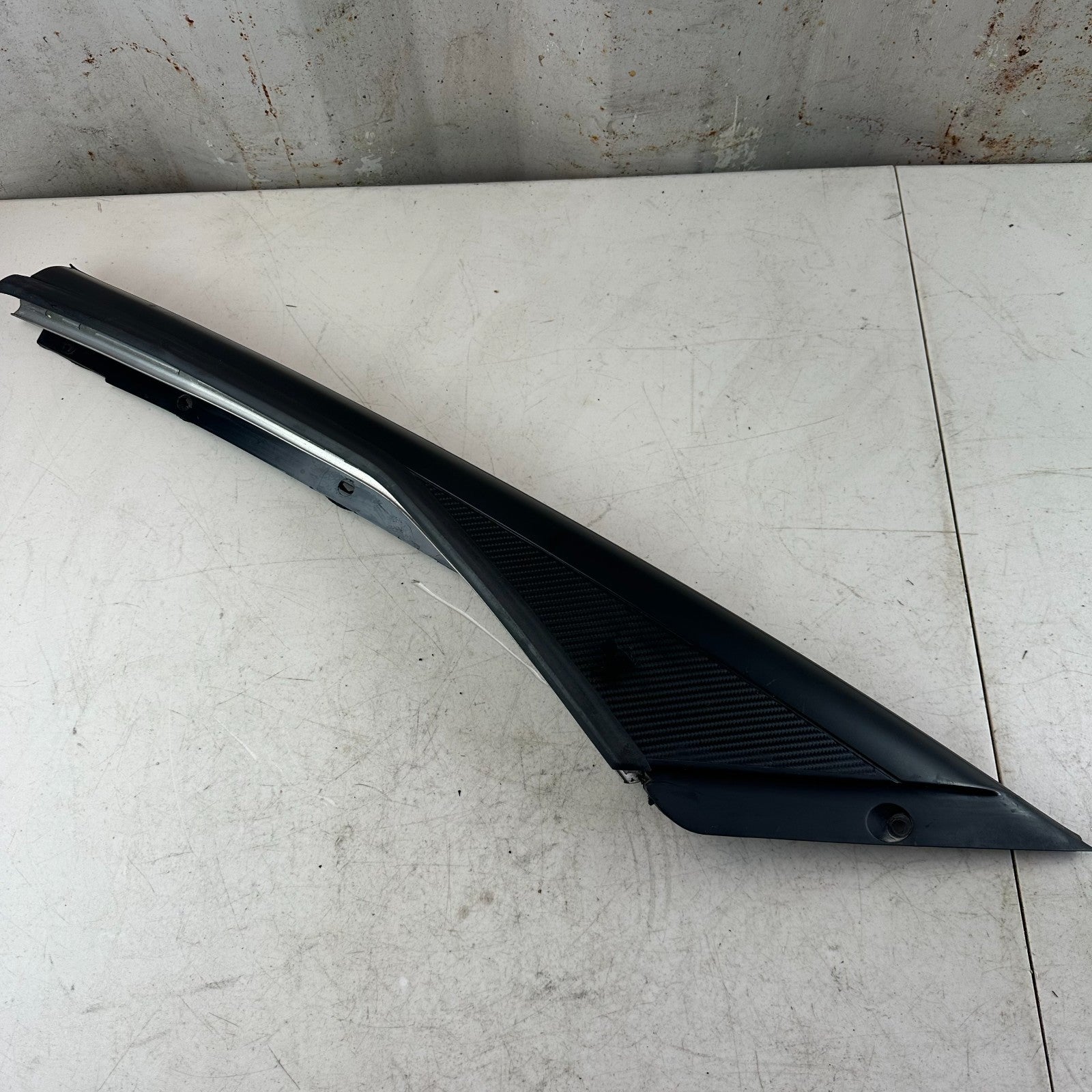 2005-2013 CHEVROLET CORVETTE C6 FRONT RIGHT SIDE DOOR WINDOW FRAME APPLIQUE OEM