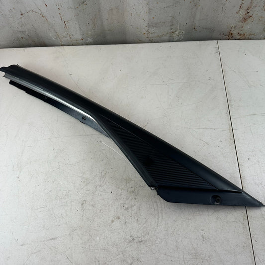 2005-2013 CHEVROLET CORVETTE C6 FRONT RIGHT SIDE DOOR WINDOW FRAME APPLIQUE OEM