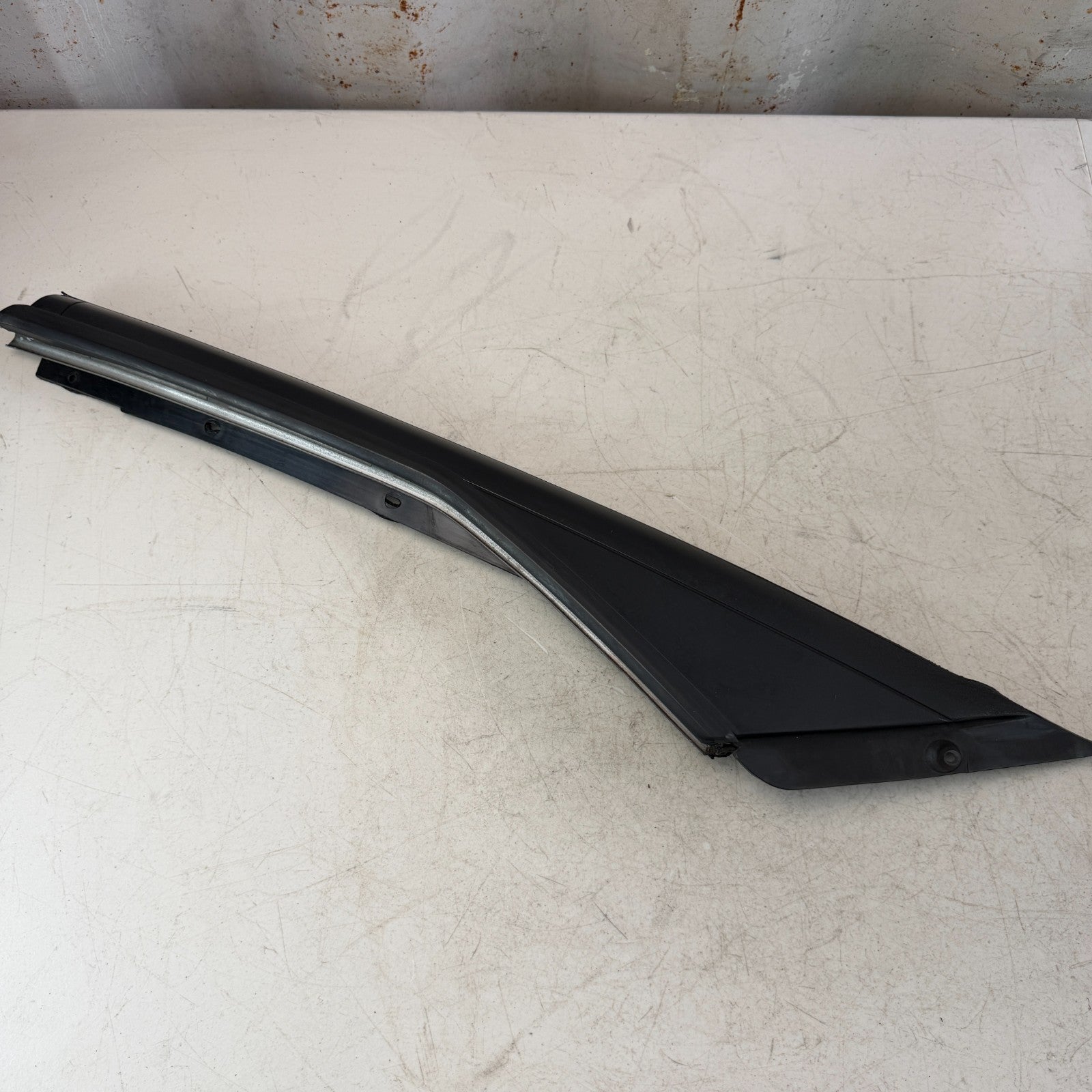 05-13 CHEVROLET CORVETTE FRONT RIGHT SIDE WINDSHIELD A PILLAR TRIM MOLDING OEM