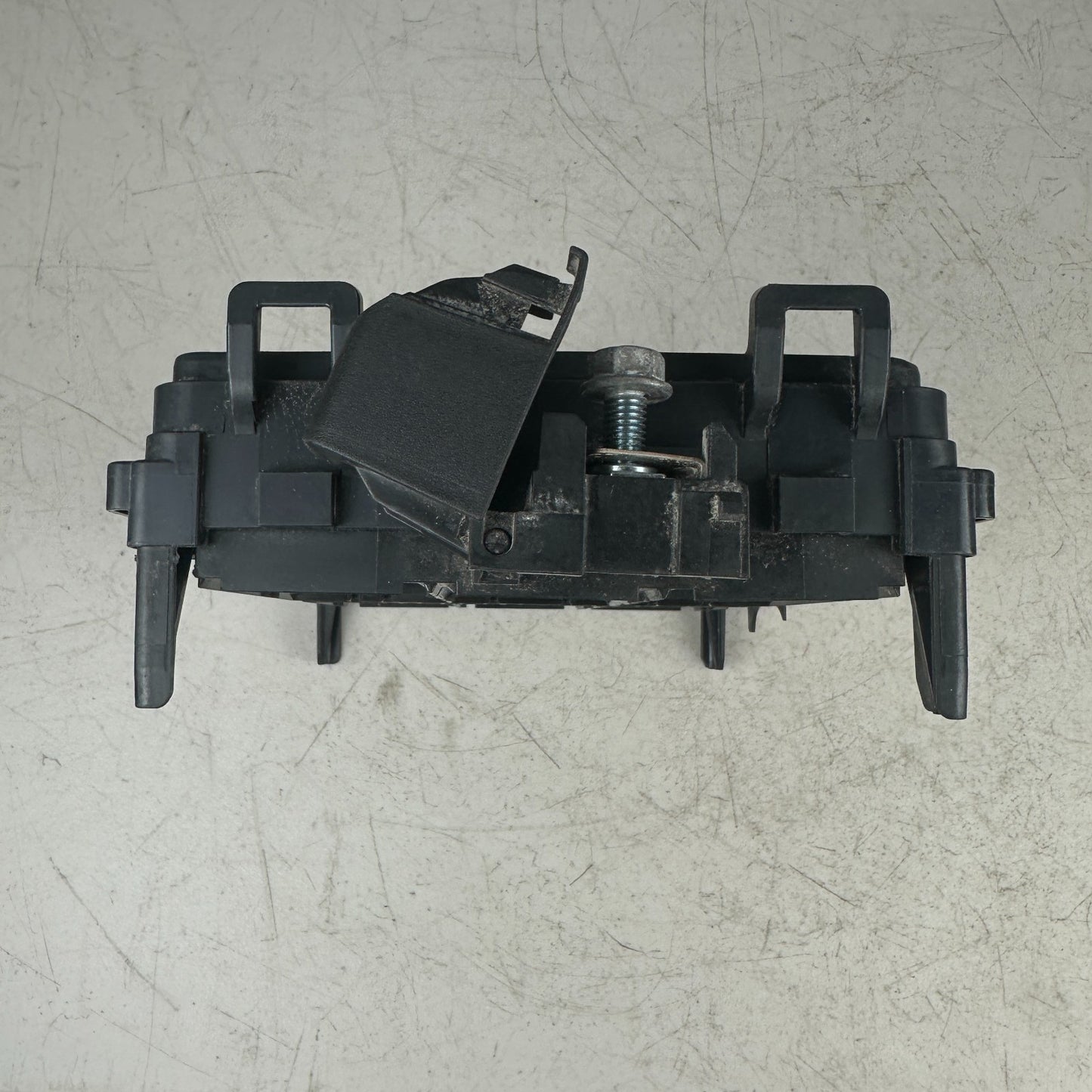 2014-2019 CHEVROLET CORVETTE C7 UNDER HOOD RELAY FUSE BOX ASSEMBLY 23189699 OEM