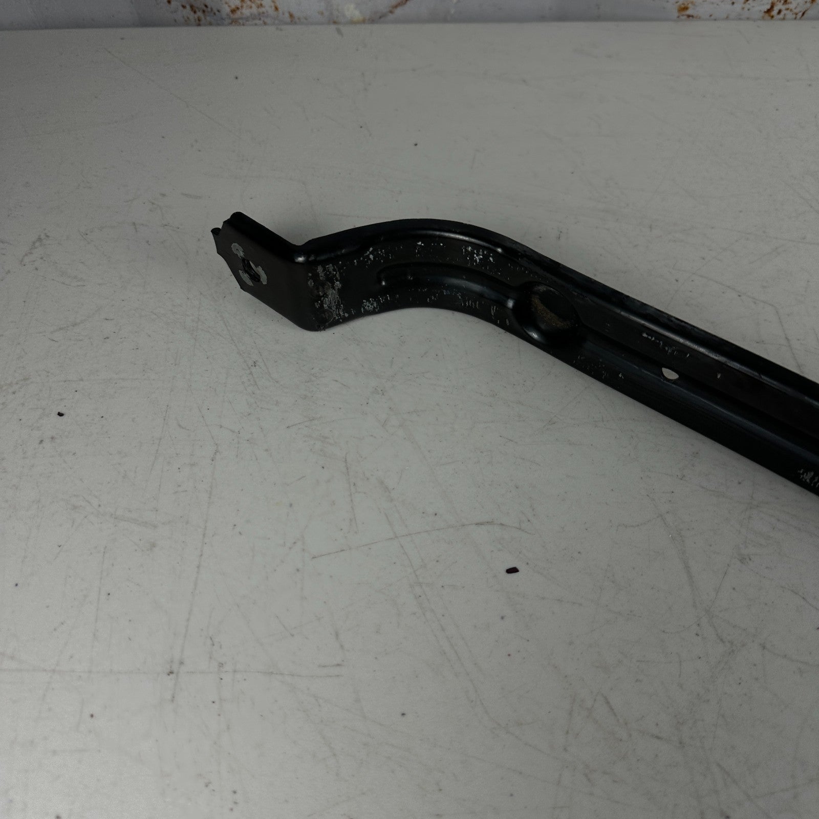 2016-2023 CHEVROLET CAMARO RWD REAR FUEL GAS TANK SUPPORT BRACKET STRAP OEM