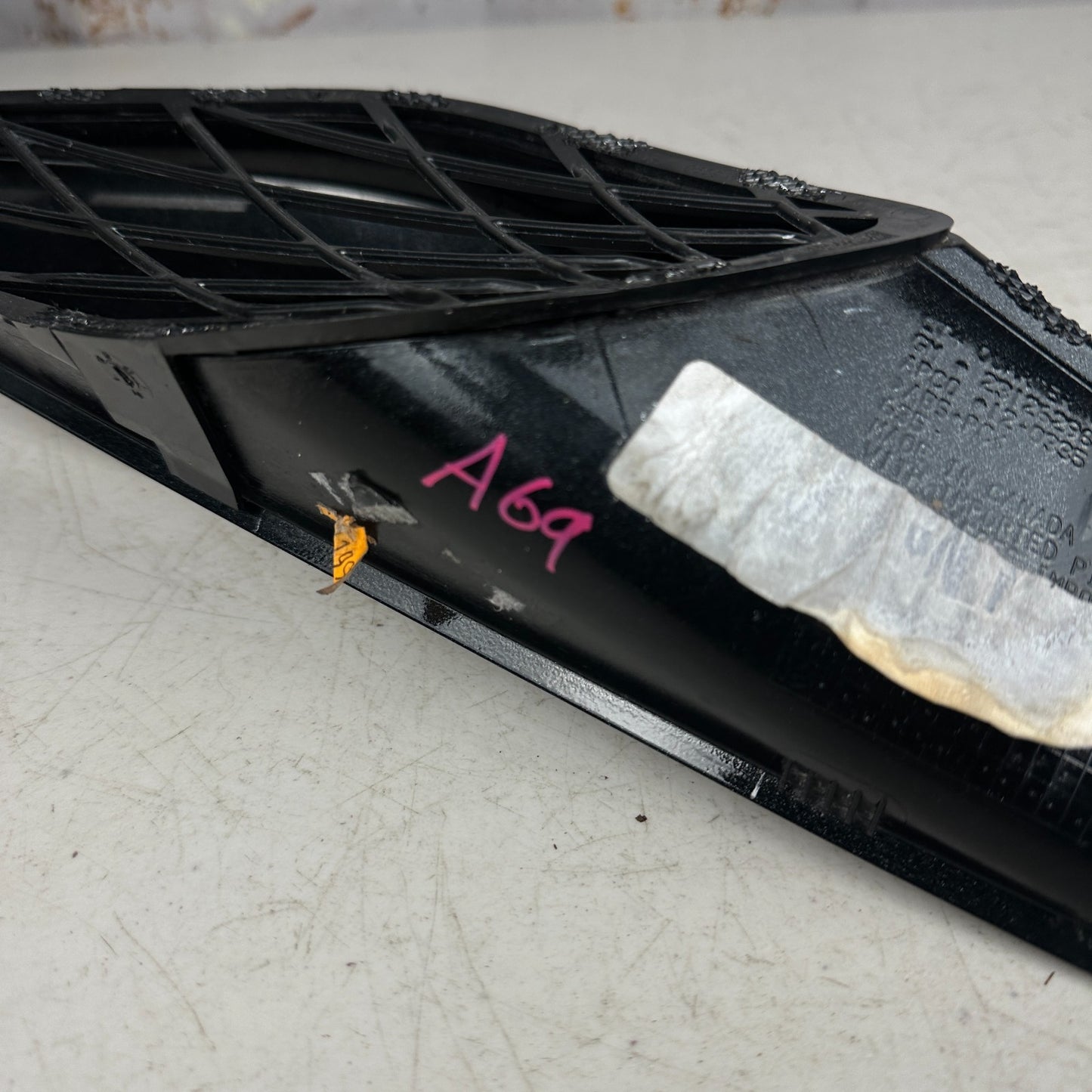 2014-2019 CHEVROLET CORVETTE LEFT SIDE QAURTER PANEL SCOOP VENT BEZEL 23126296