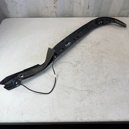 2017-2020 MASERATI LEVANTE LEFT SIDE LIFTGATE TRUNK ANTI PINCH SENSOR COVER OEM