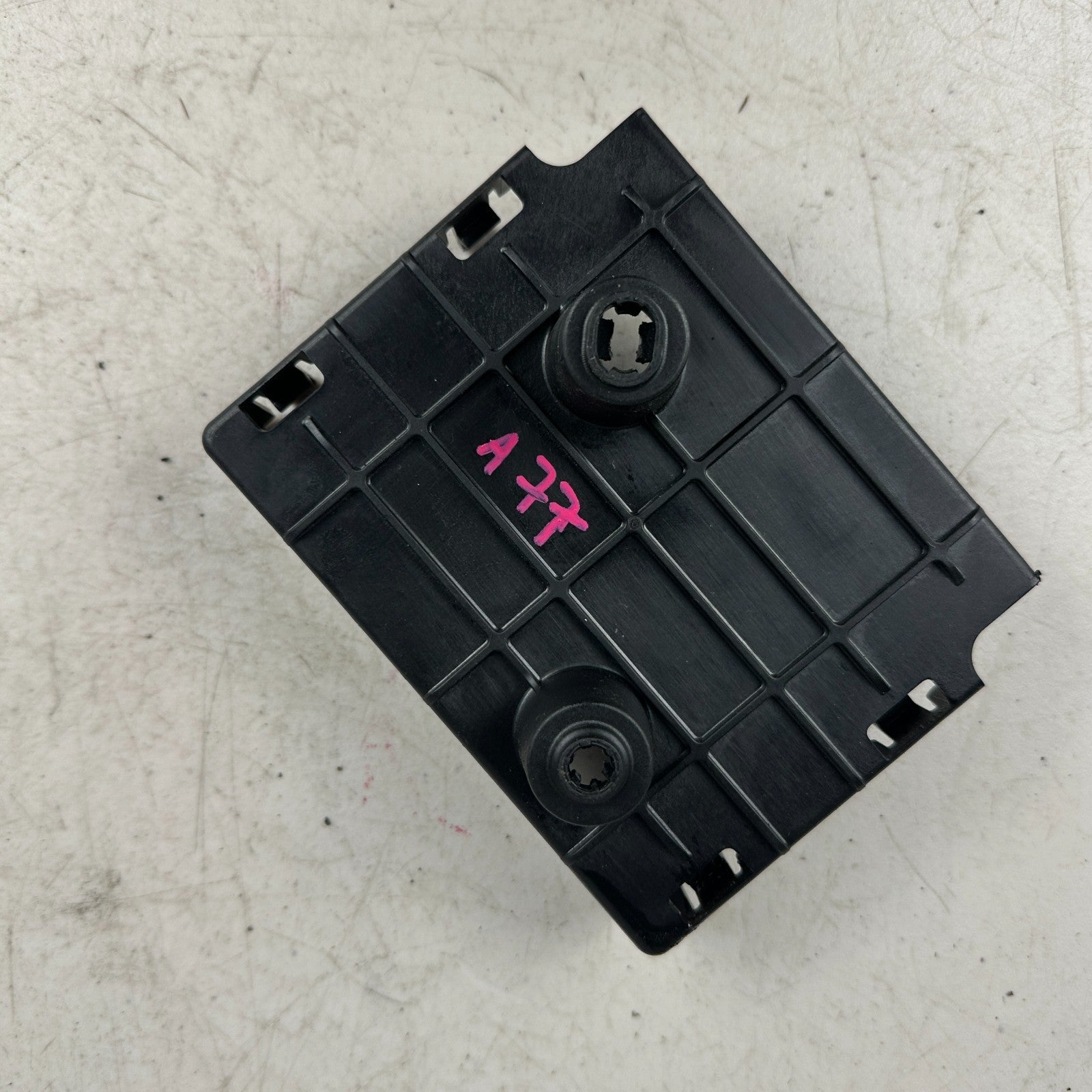 2014-19 CHEVROLET CORVETTE C7 KEYLESS ENTRY ANTENNA MODULE BRACKET 13248214 OEM