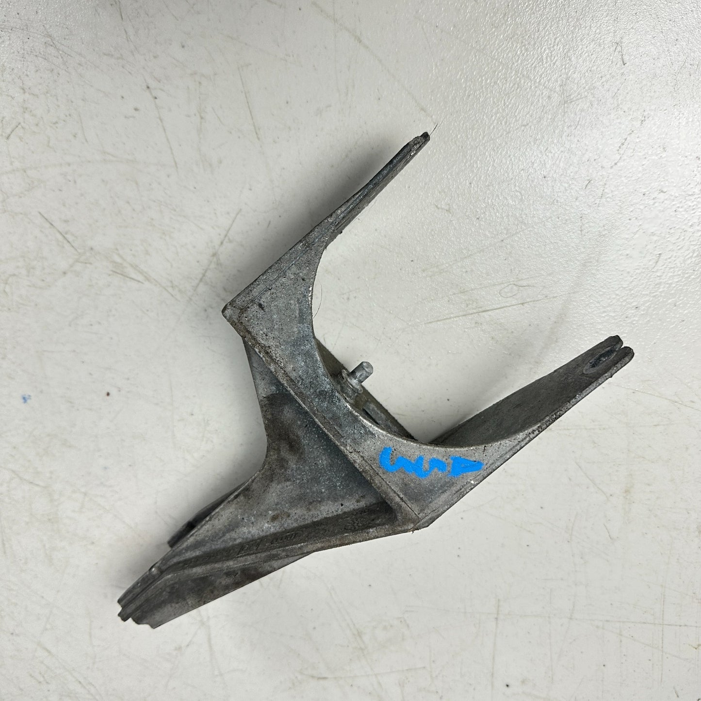 05-13 CHEVROLET CORVETTE ABS ANTI LOCK BRAKE PUMP SUPPORT BRACKET 10438259 OEM