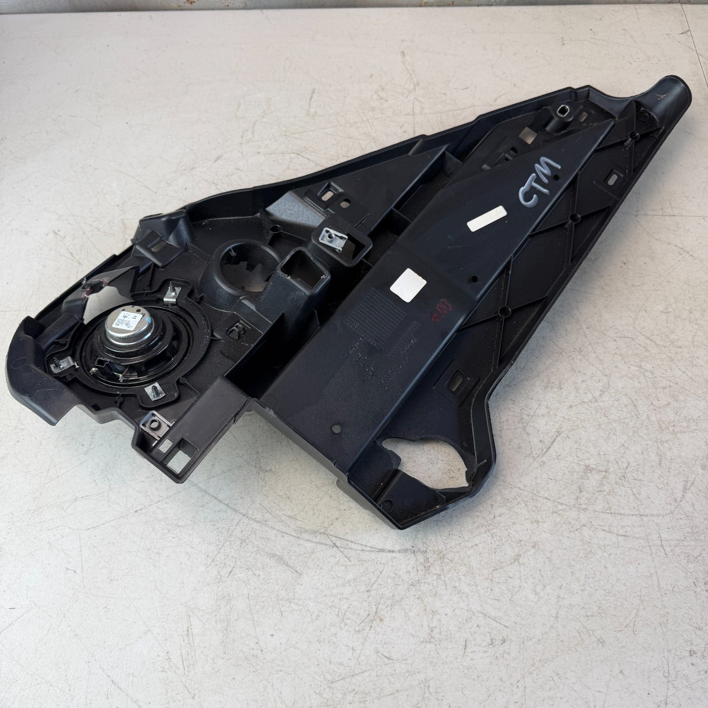 2017 - 2020 MASERATI LEVANTE REAR LEFT TRUNK COVER TRIM BRACKET WITH SPEAKER OEM