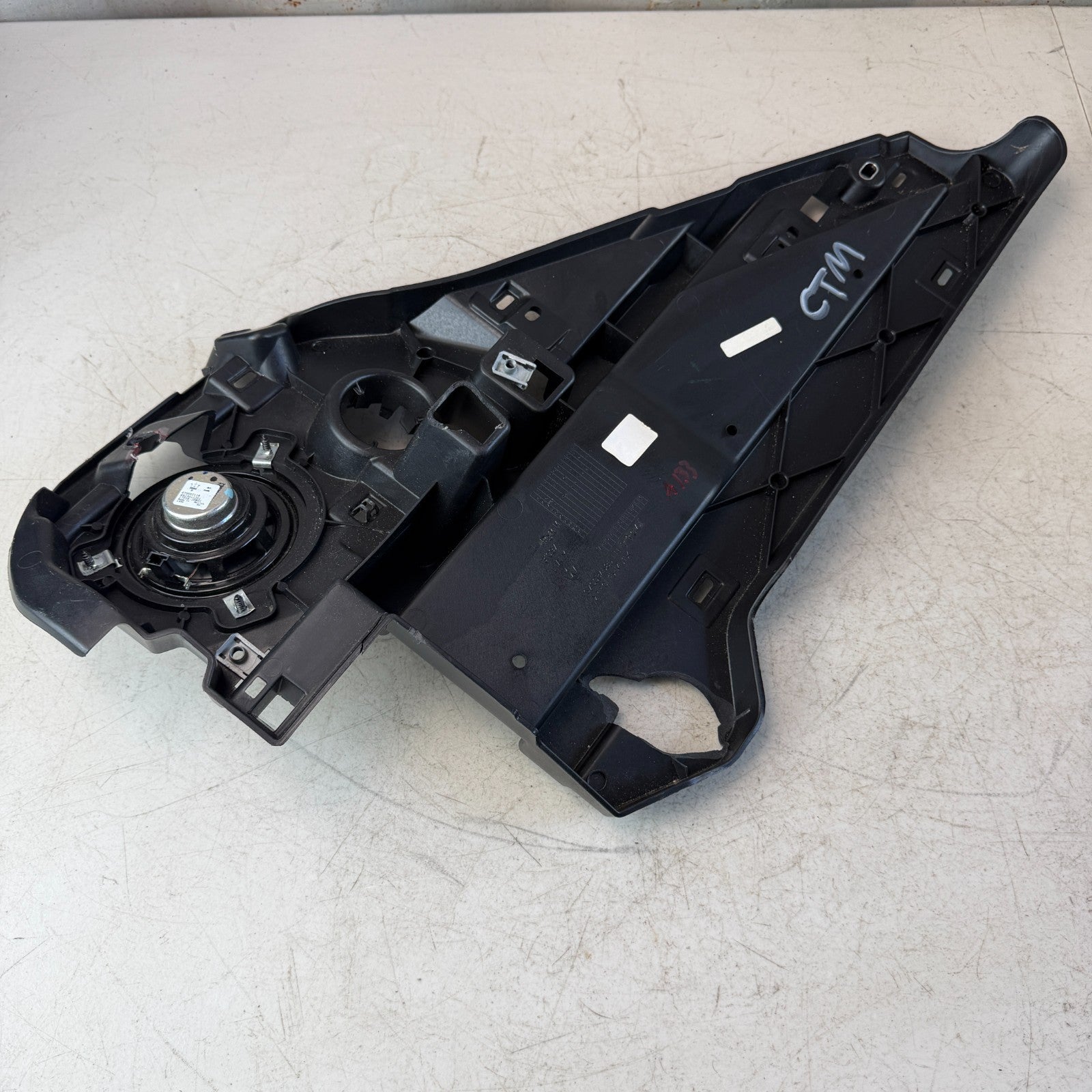 2017 - 2020 MASERATI LEVANTE REAR LEFT TRUNK COVER TRIM BRACKET WITH SPEAKER OEM