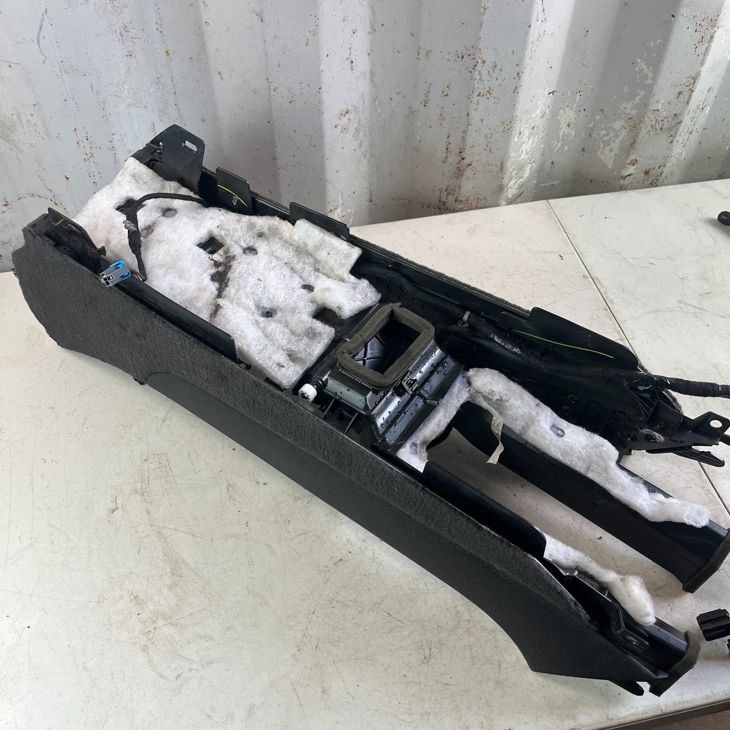 08-15 CADILLAC CTS-V FRONT CENTER CONSOLE FLOOR BASE FRAME PANEL 25801211 OEM