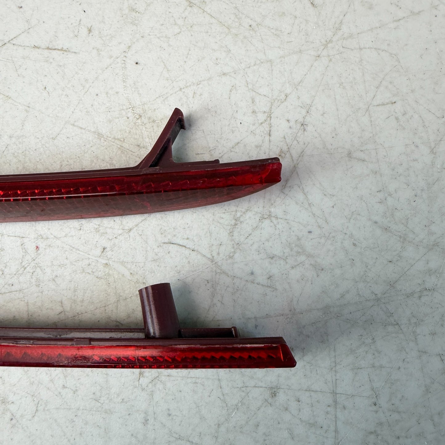 16-24 CHEVROLET CAMARO REAR LEFT & RIGHT BUMPER REFLECTOR LIGHT PAIR 84095137