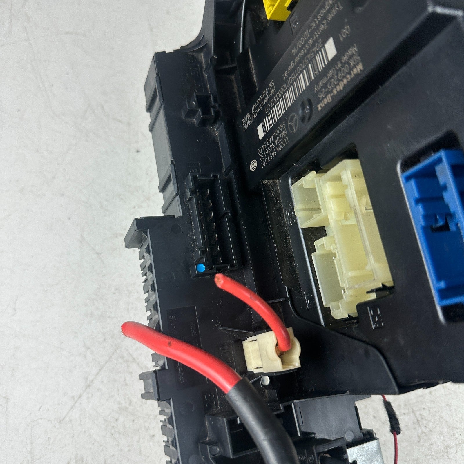 2008-2011 MERCEDES W204 C300 C350 REAR FUSE BOX RELAY MODULE 2045458201 OEM