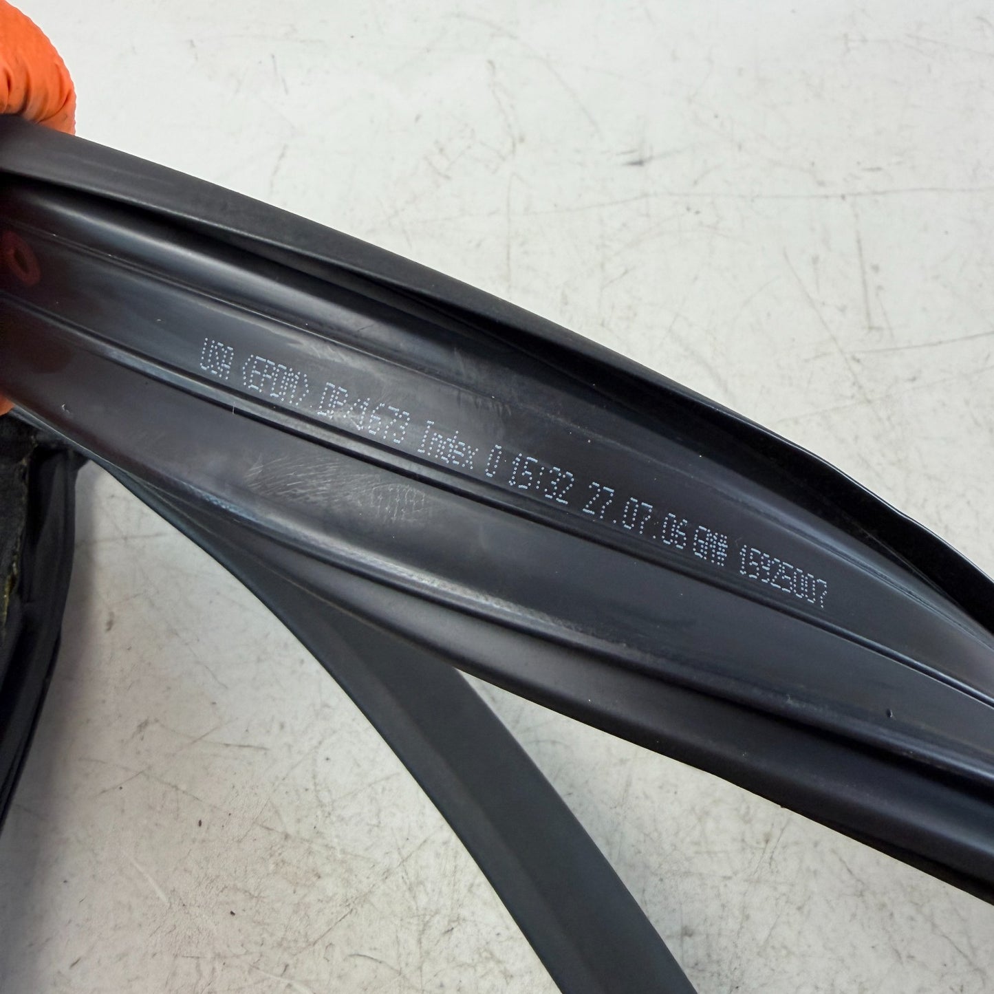 05-13 CHEVROLET CORVETTE C6 FRONT WINDSHIELD WEATHERSTRIP RUBBER SEAL BLACK OEM