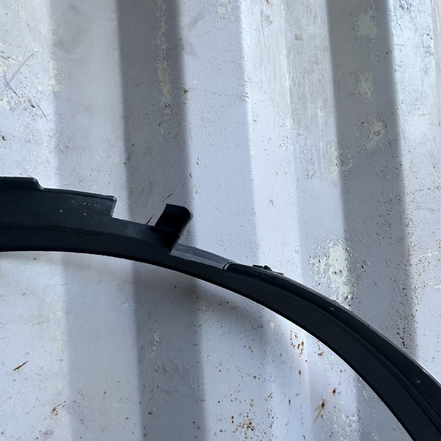 15-19 CHEVROLET CORVETTE Z06 OEM RH PASSENGER FRONT FENDER MOLDING 23315197