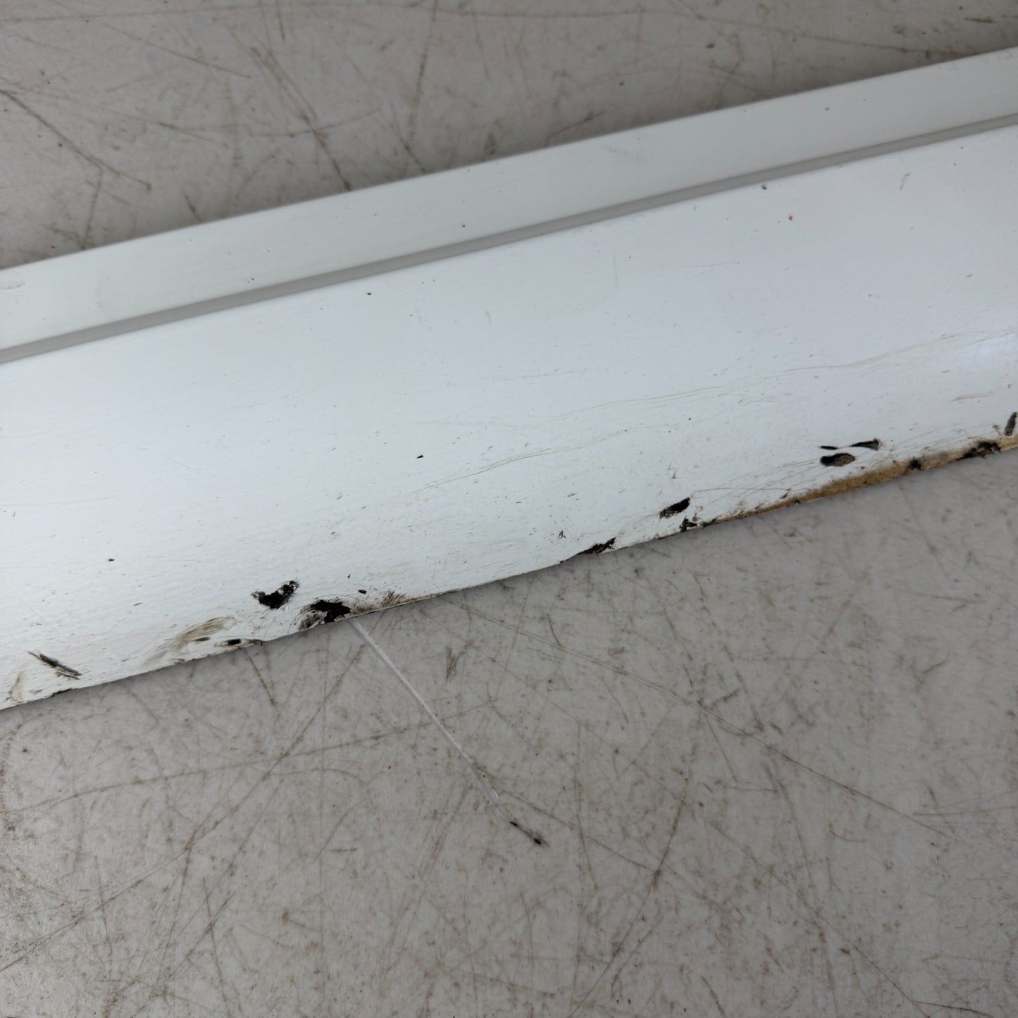 2017-2020 MASERATI LEVANTE FRONT RIGHT EXTERIOR LOWER DOOR TRIM MOLDING OEM