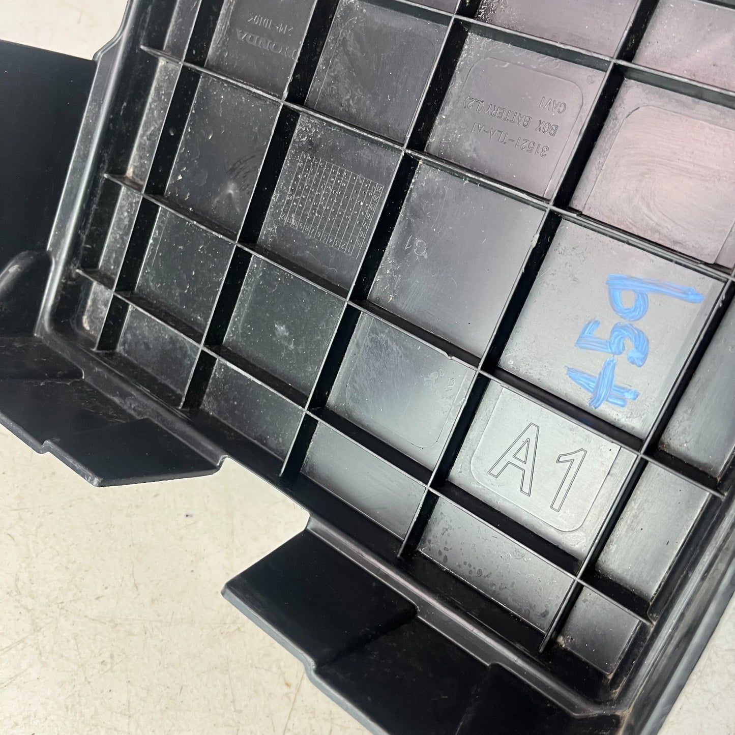 2017 - 2022 HONDA CR-V 1.5L BATTERY TRAY HOUSING BOX SUPPORT MOUNT BRACKET OEM