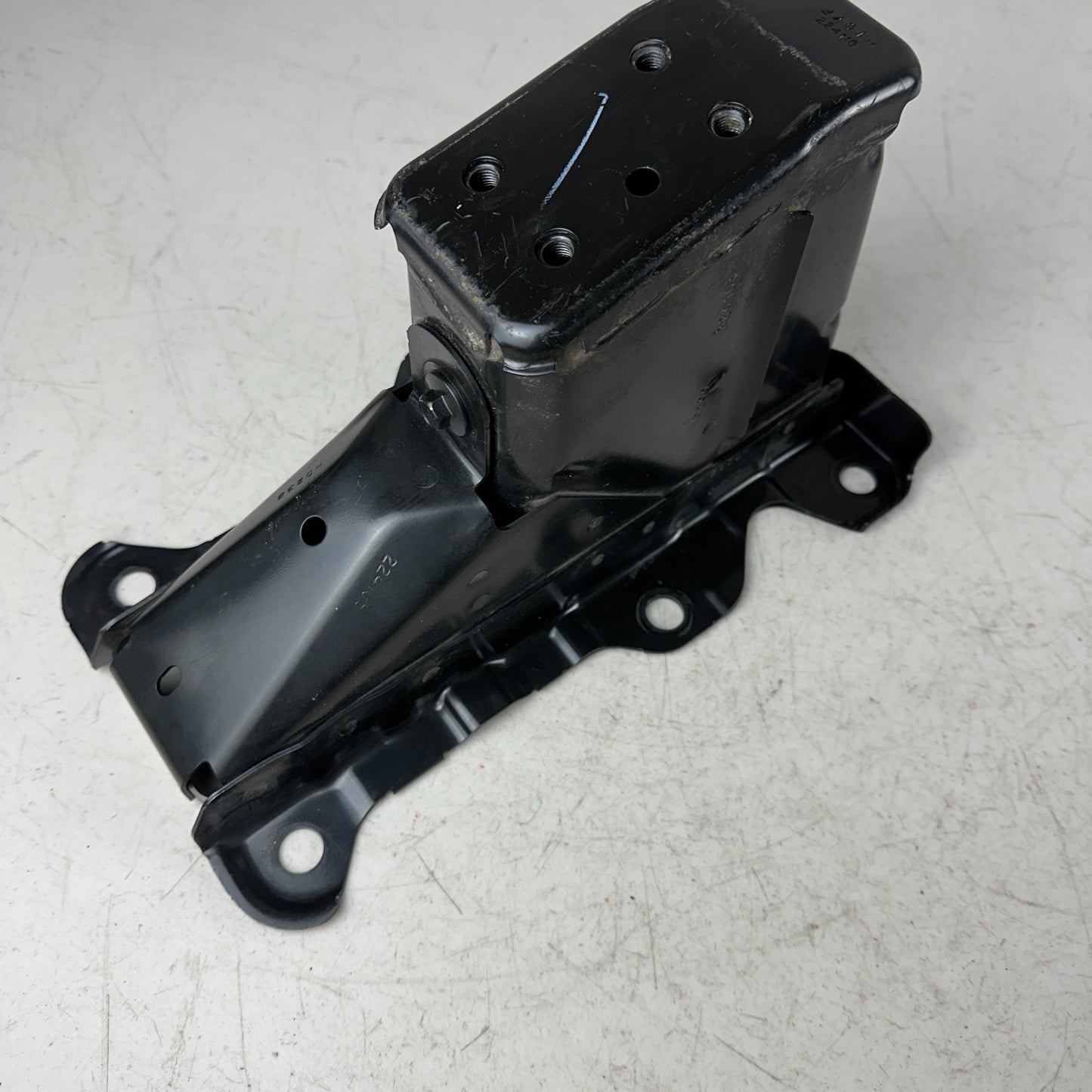 2017-2022 HONDA CR-V CRV FRONT LEFT DRIVER SIDE BUMPER BAR MOUNT BRACKET OEM