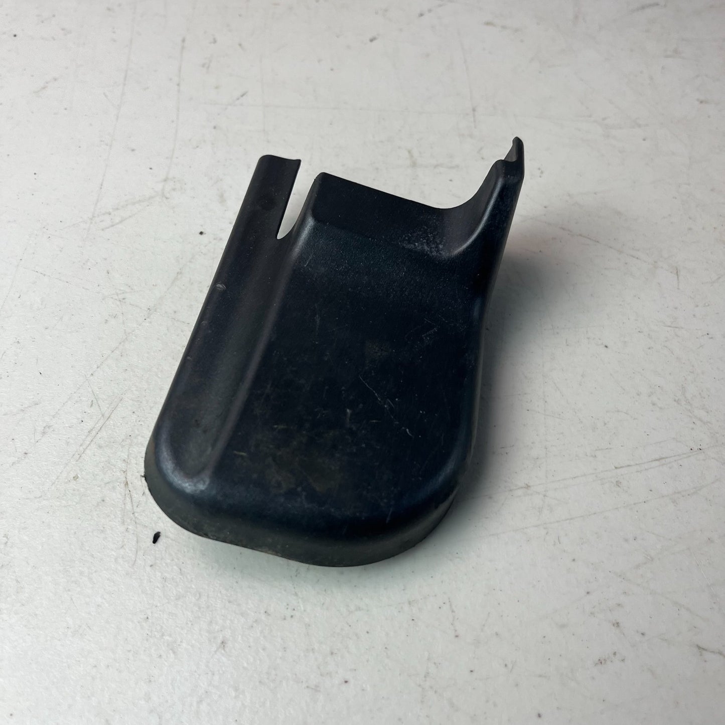 2014-2019 CHEVROLET CORVETTE LEFT DRIVER SIDE SEAT RAIL OUTER TRIM L0286904 OEM