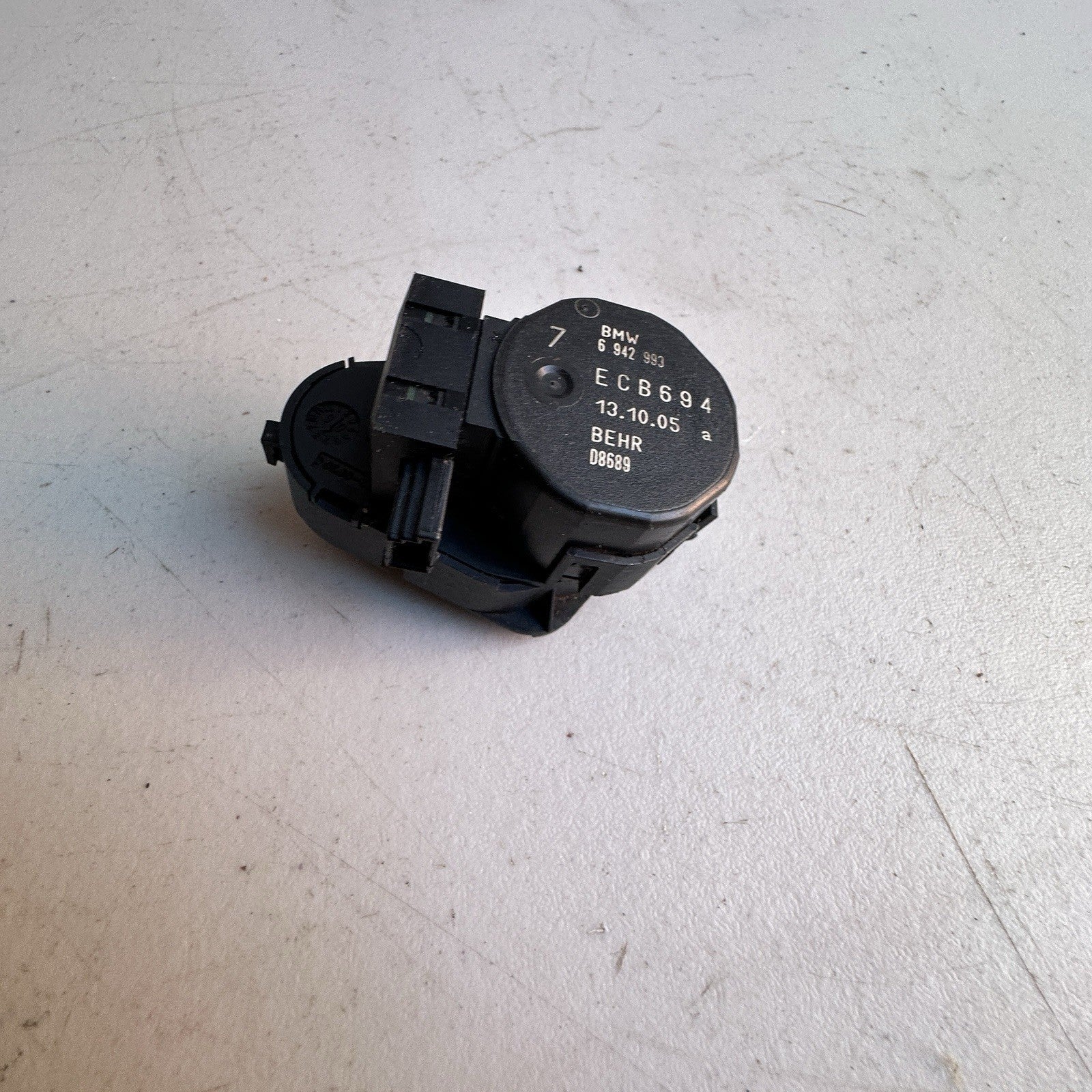 2006 - 2010 BMW 535 XI HVAC FLAP/ SERVO AIR MOTOR ACTUATORPN 6 942 993 OEM