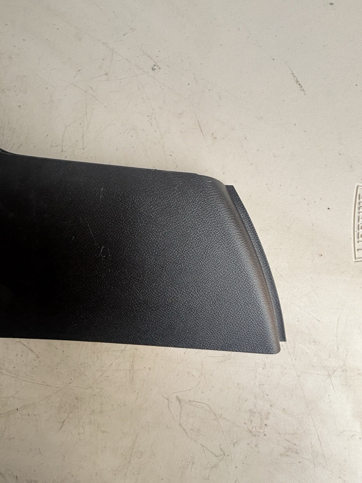 2015-2022 CHRYSLER 300 CENTER CONSOLE RIGHT SIDE COVER PANEL TRIM L0199905 OEM