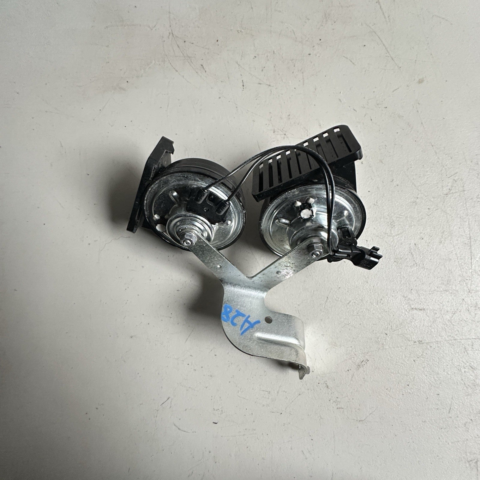 2014-2019 CHEVY CORVETTE LOW & HIGH DUAL TONE NOTE HORN SIGNAL PAIR OEM