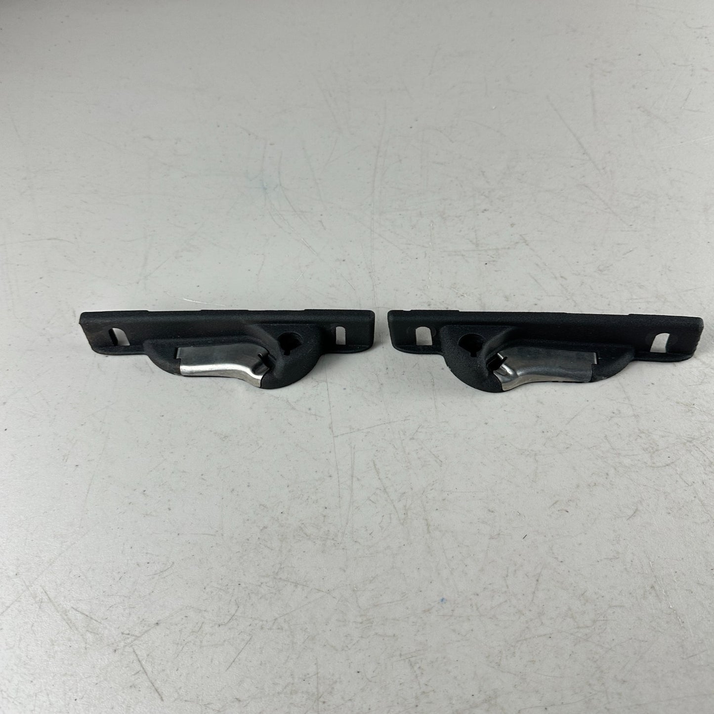 05-13 CHEVROLET CORVETTE FRONT LEFT & RIGHT TOP RAIL FOLDING LATCH STRIKERS OEM