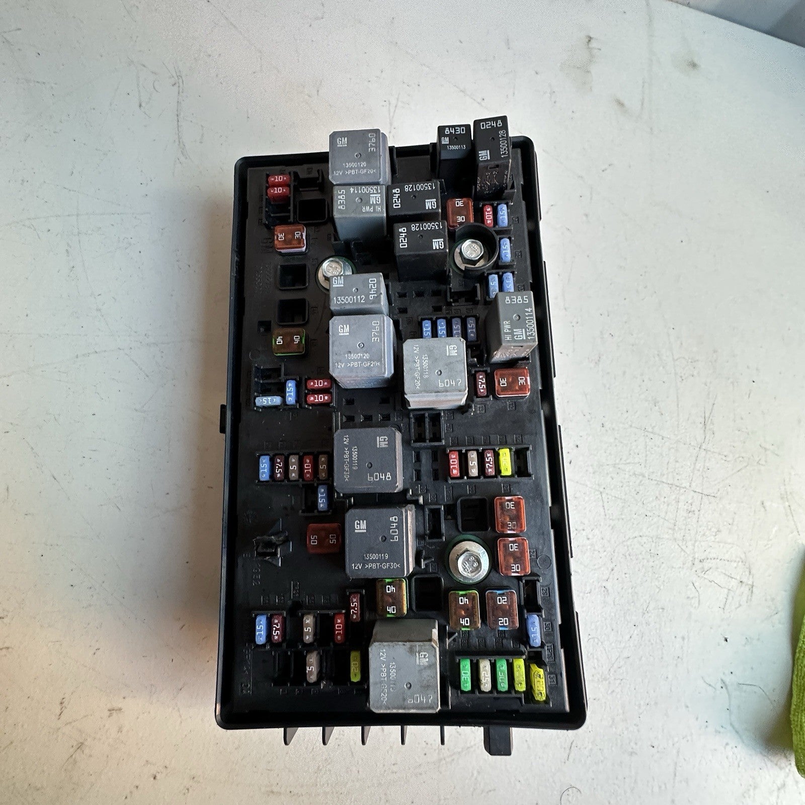 2011-2016 Chevy Cruze Malibu  Engine Relay Fuse Box 812461952