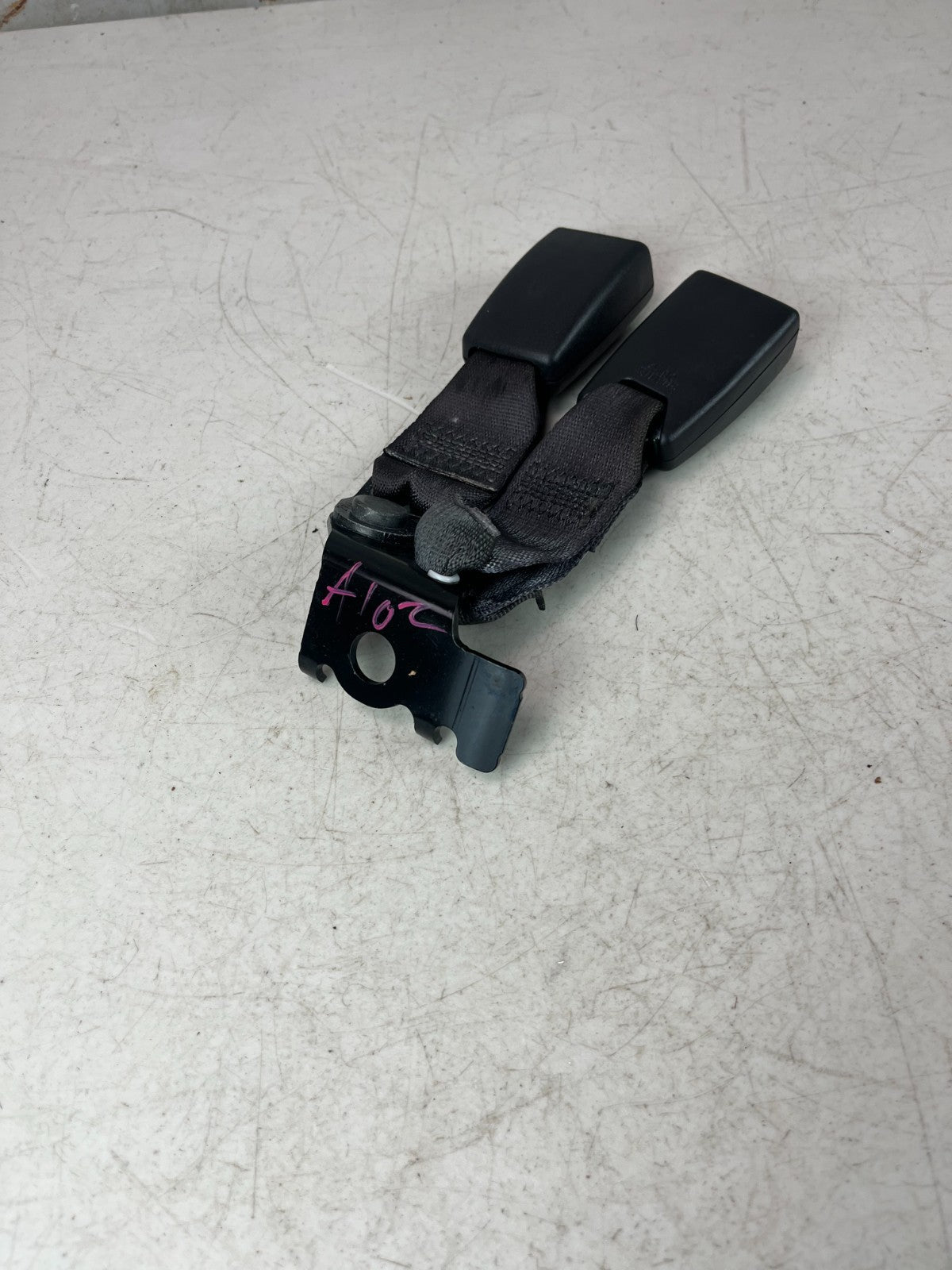 2008-14 CADILLAC CTS-V REAR CENTER MIDDLE SEAT BELT RECEIVER BUCKLE 2020508 OEM