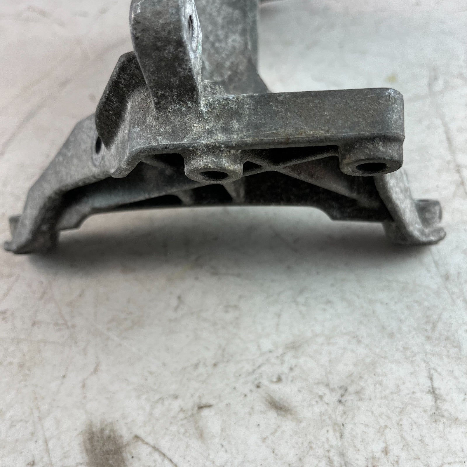 2015 - 2018 MERCEDES W205 C300 2.0L INTERCOOLER SUPPORT BRACKET A2740981439 OEM