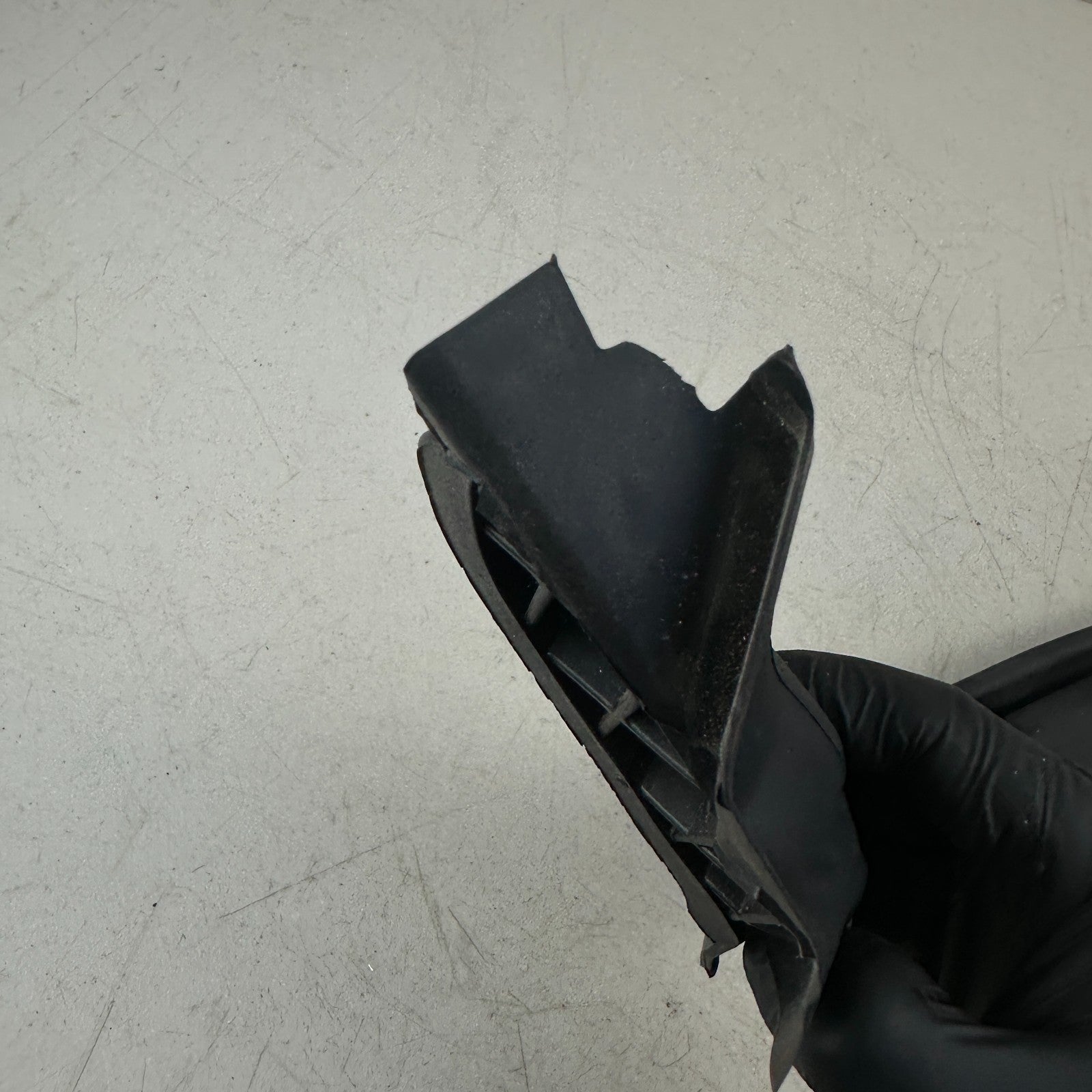 2014-2019 CHEVROLET CORVETTE C7 FRONT WINDSHIELD WEATHER STRIP RUBBER BLACK OEM