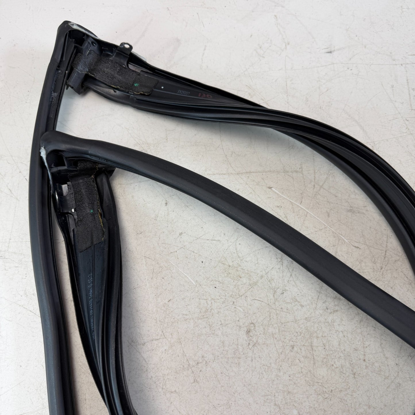 05-13 CHEVROLET CORVETTE C6 FRONT WINDSHIELD WEATHERSTRIP RUBBER SEAL BLACK OEM