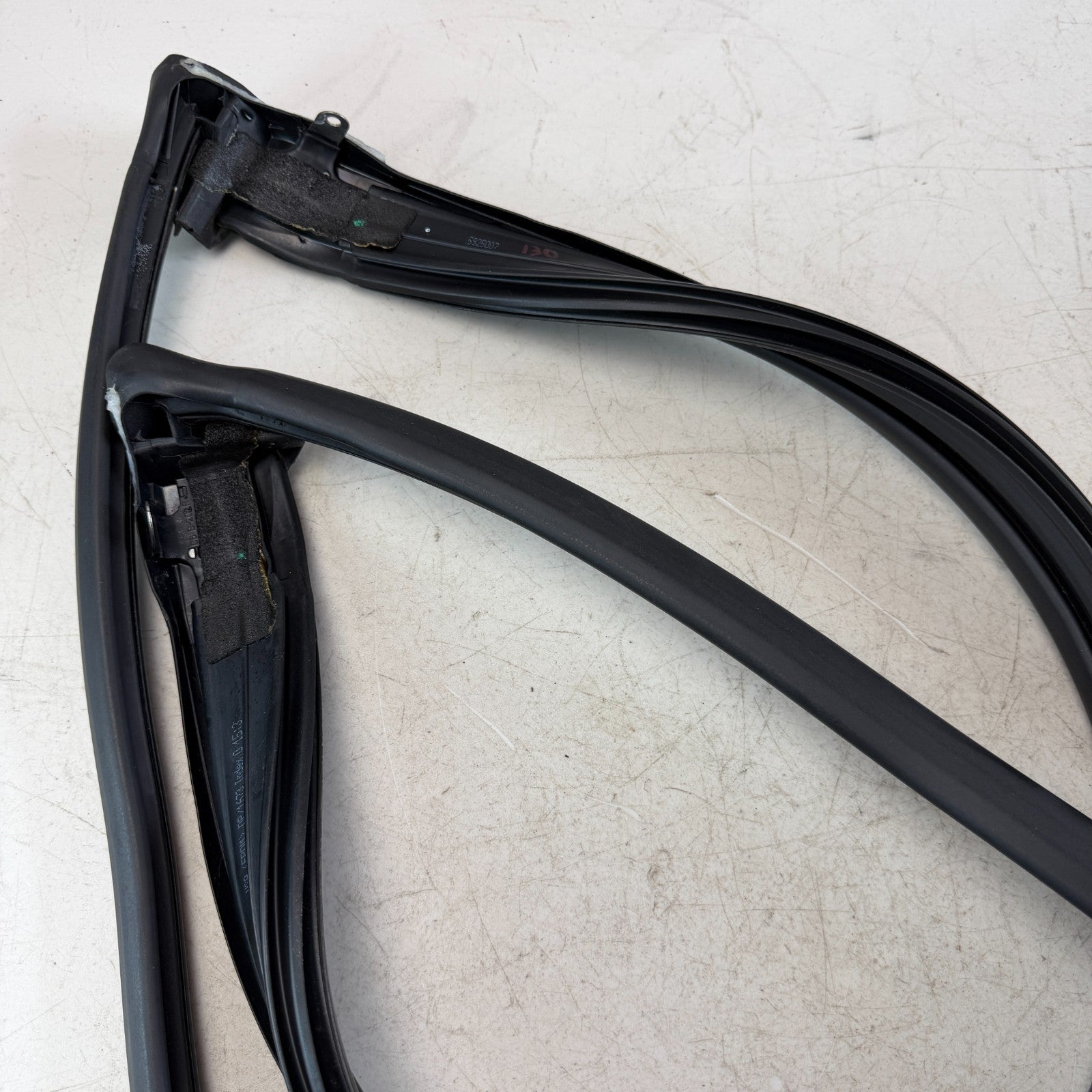 05-13 CHEVROLET CORVETTE C6 FRONT WINDSHIELD WEATHERSTRIP RUBBER SEAL BLACK OEM