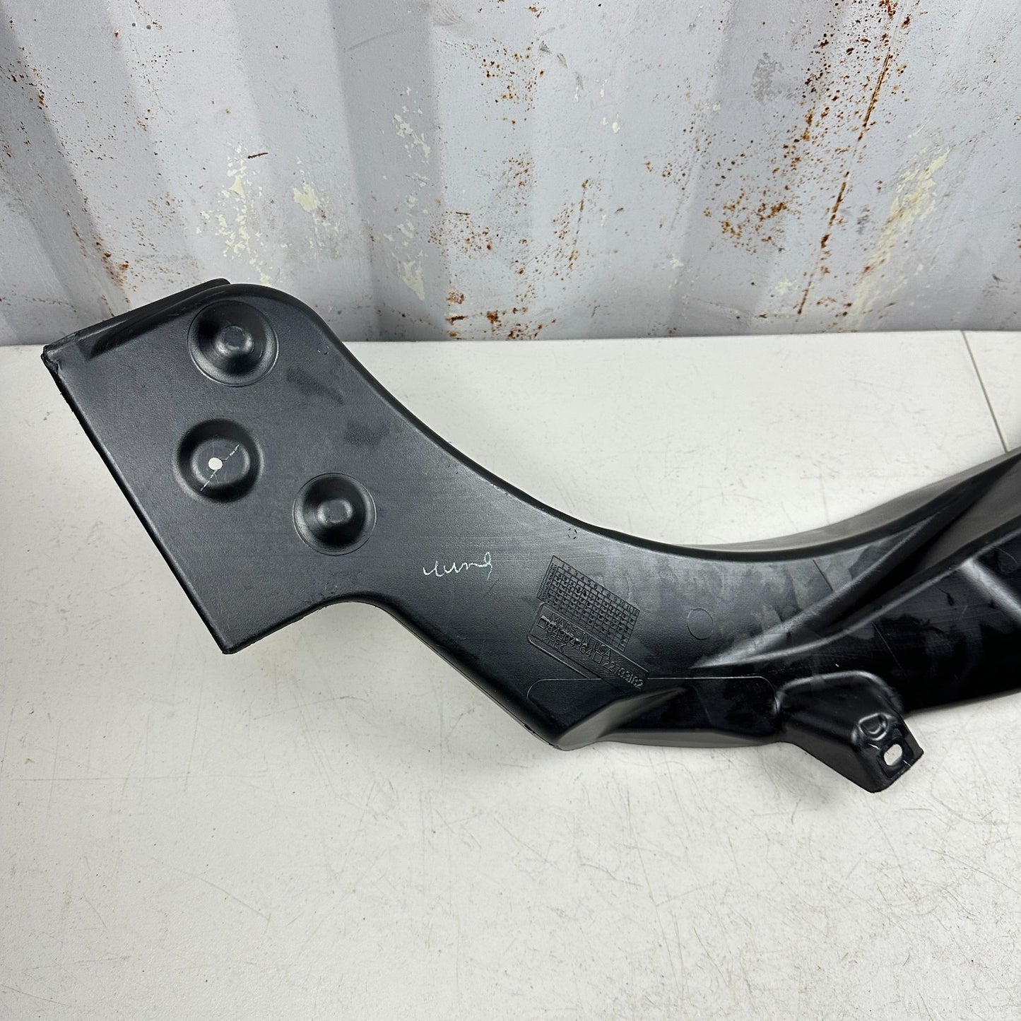14-19 CHEVROLET CORVETTE C6 REAR RIGHT DIFFERENTIAL OIL COOLER BAFFLE DUCT OEM