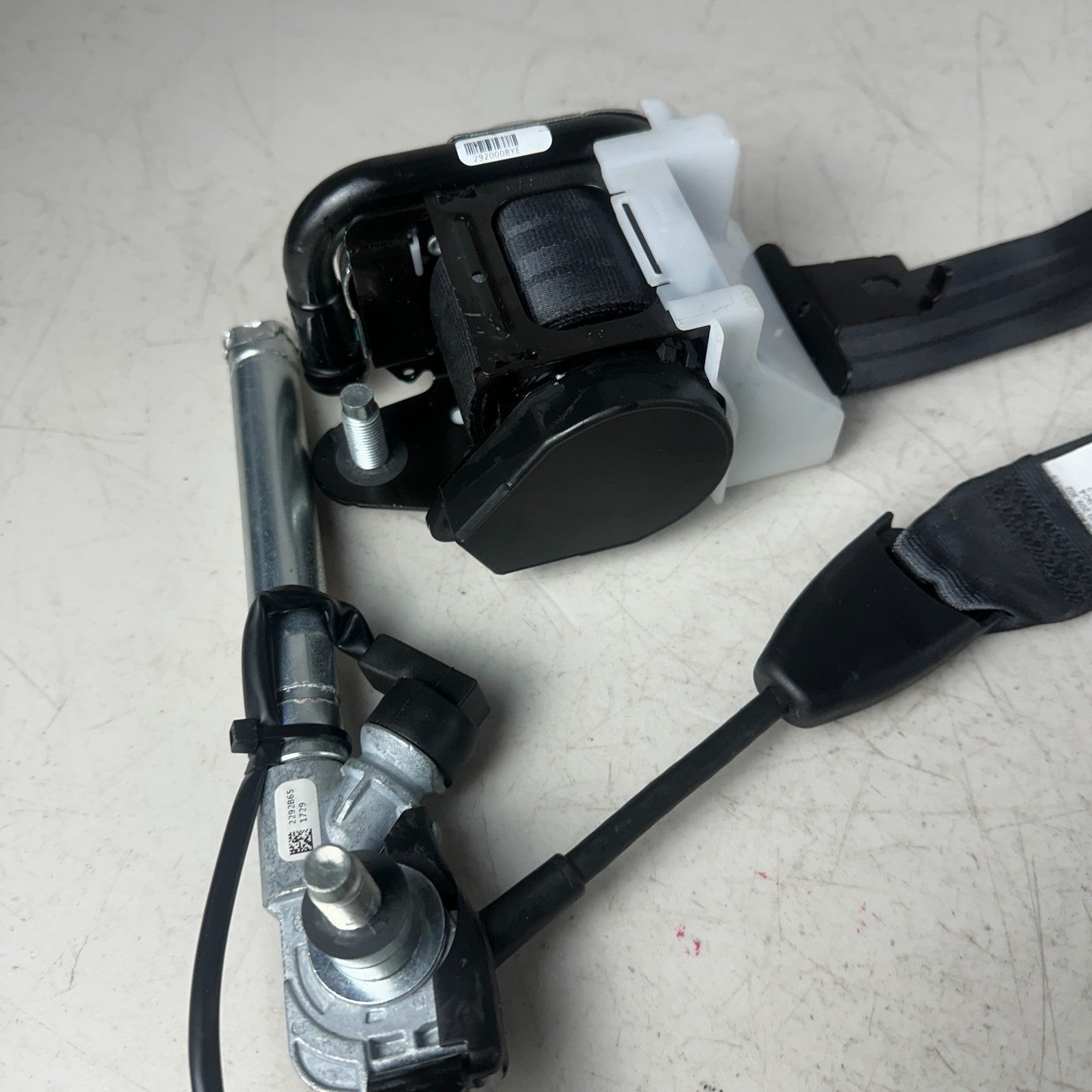 2017-2022 HONDA CR-V CRV FRONT LEFT SIDE SEATBELT SEAT BELT RETRACTOR BLACK OEM