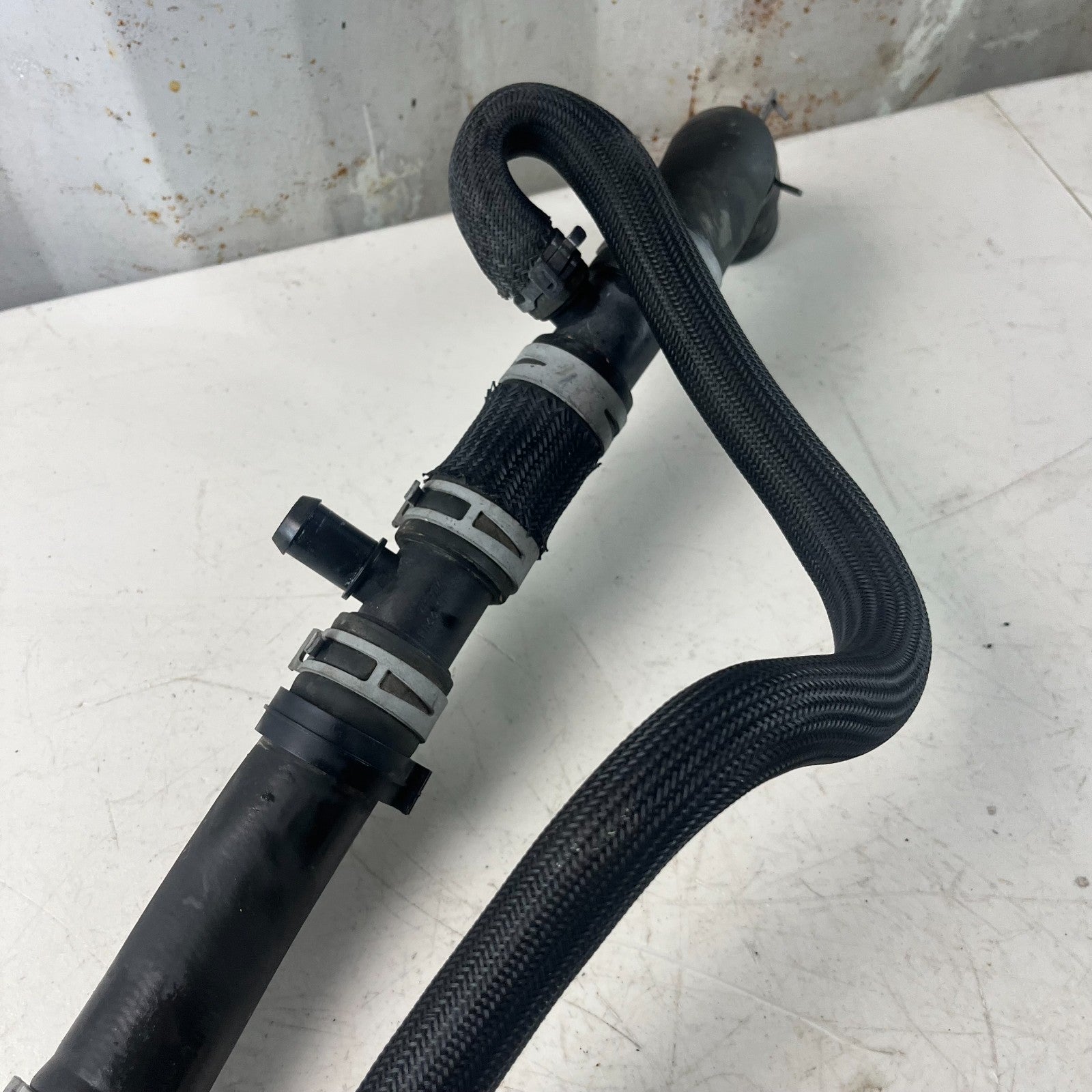 2016-24 CHEVROLET CAMARO FRONT RADIATOR LOWER COOLANT COOLING HOSE PIPE LINE OEM