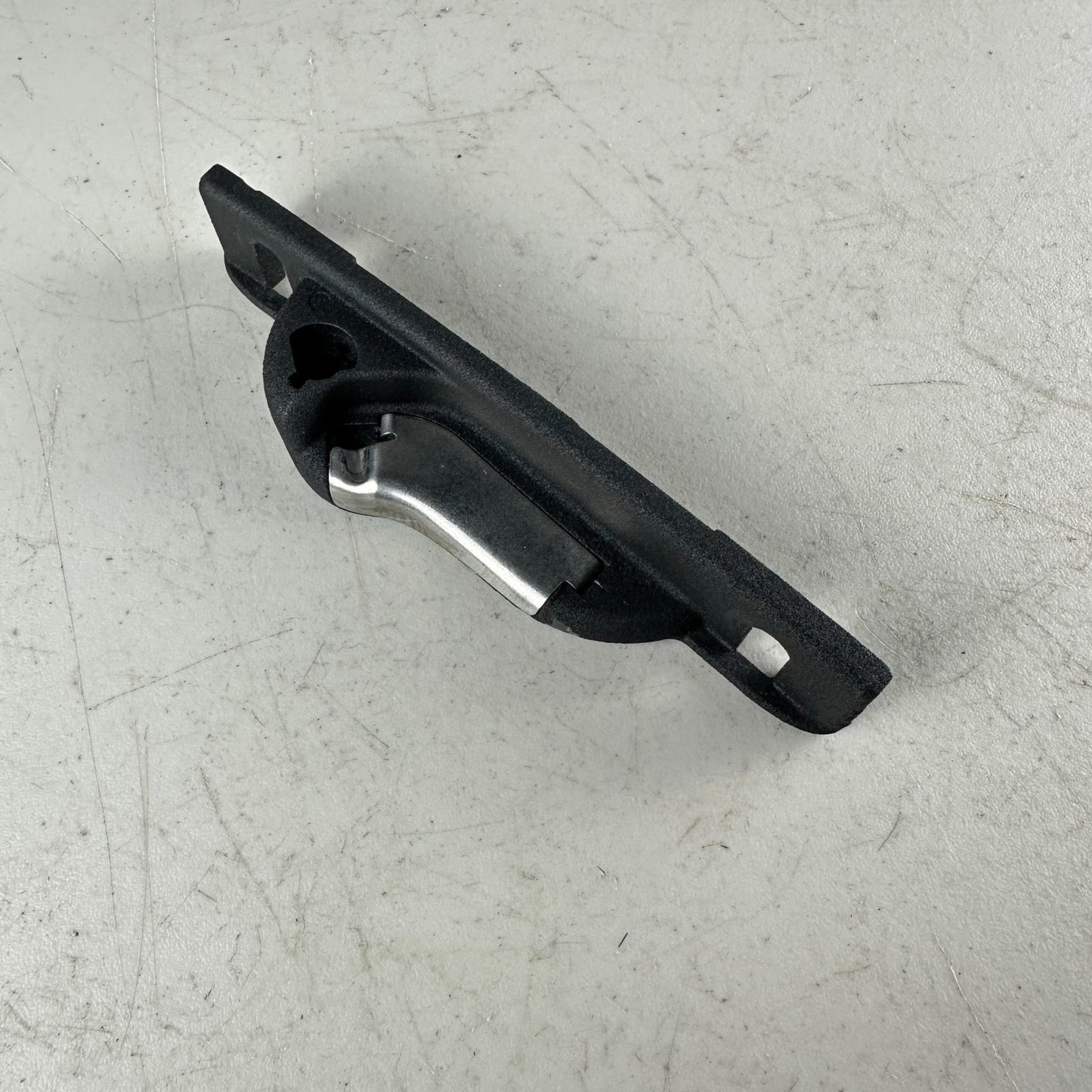 05-13 CHEVROLET CORVETTE FRONT LEFT & RIGHT TOP RAIL FOLDING LATCH STRIKERS OEM