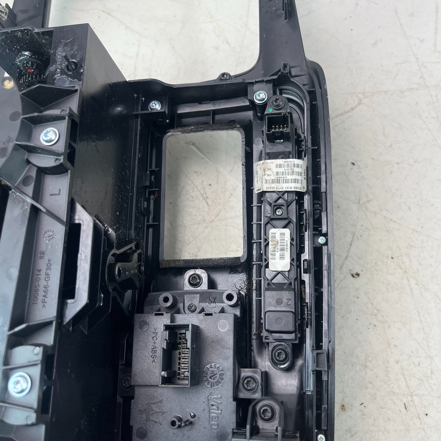 2017-2020 MASERATI LEVANTE GEAR SHIFTER CUP HOLDER PANEL W/ SWITCH 670064671 OEM