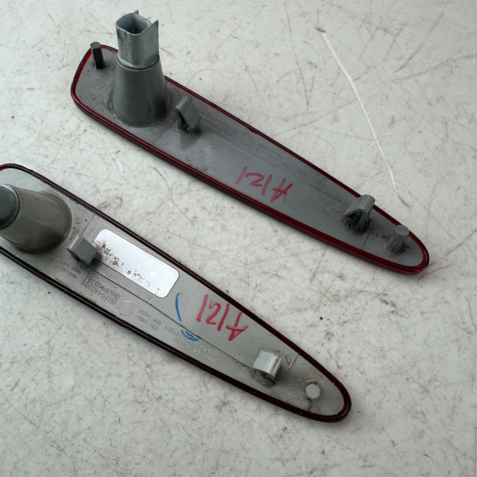 2005-2013 CHEVROLET CORVETTE C6 REAR LEFT & RIGHT MARKER LIGHT PAIR 10440722 OEM